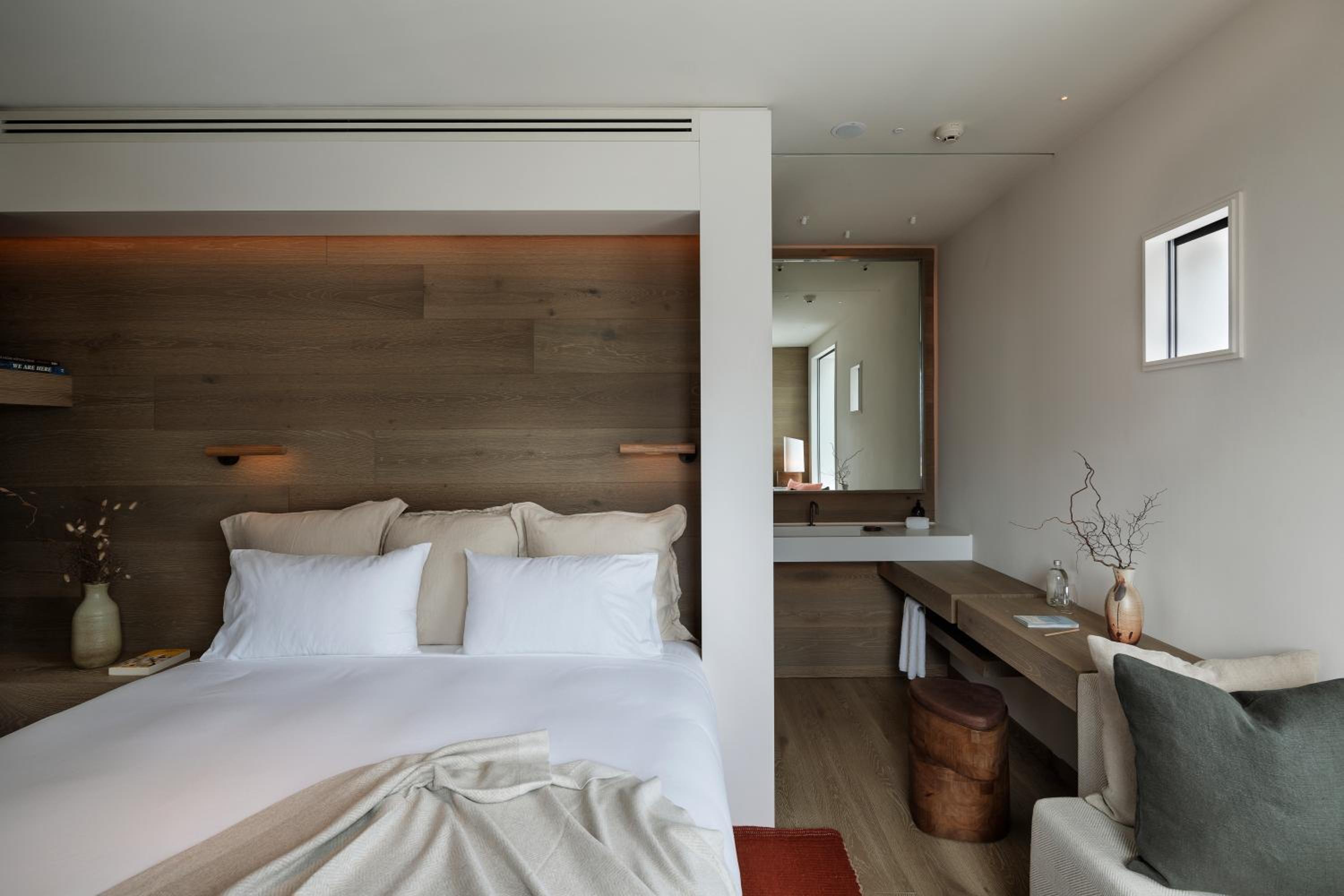 King or Twin Room - City View - Photo 15