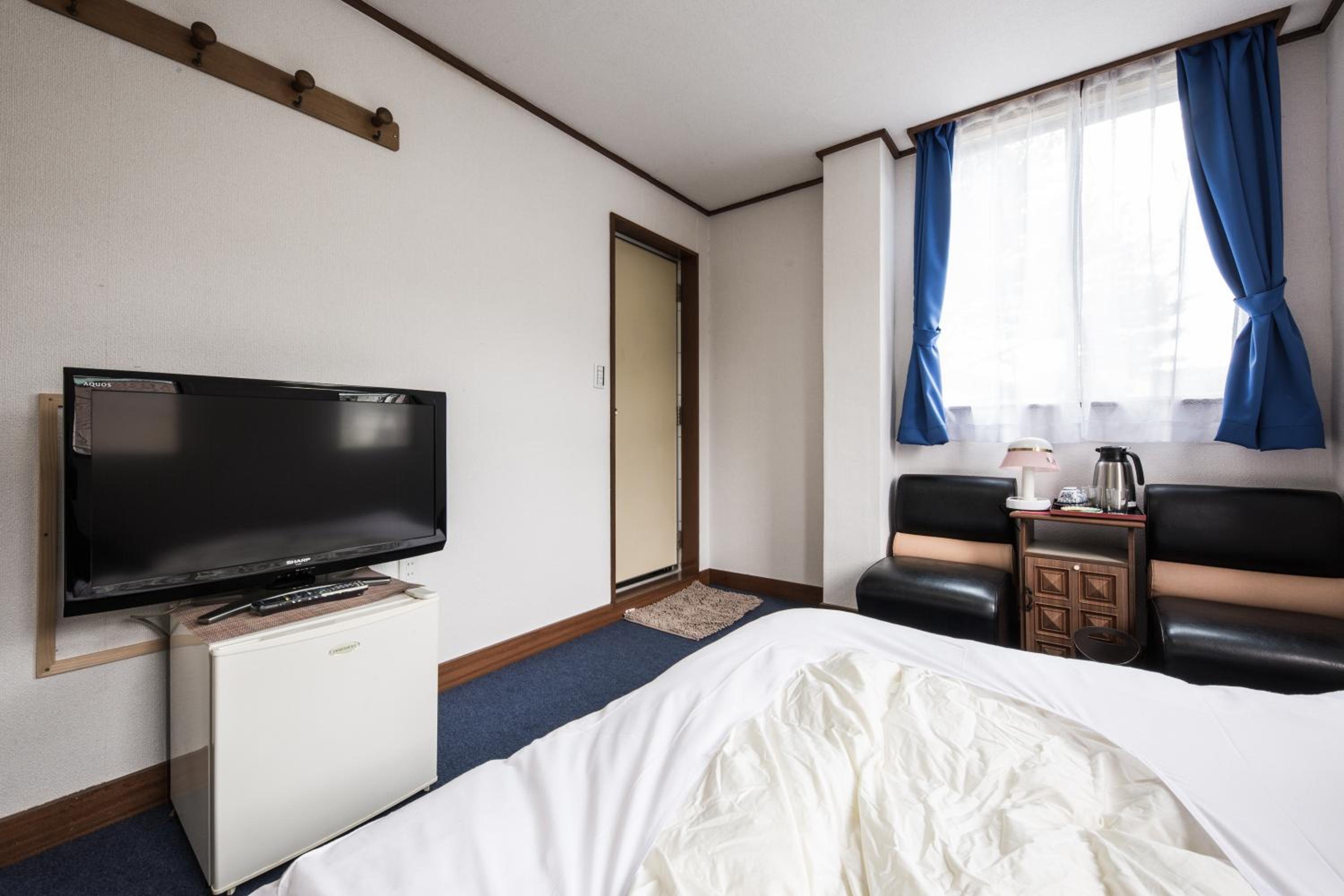 Double Room - Photo 8