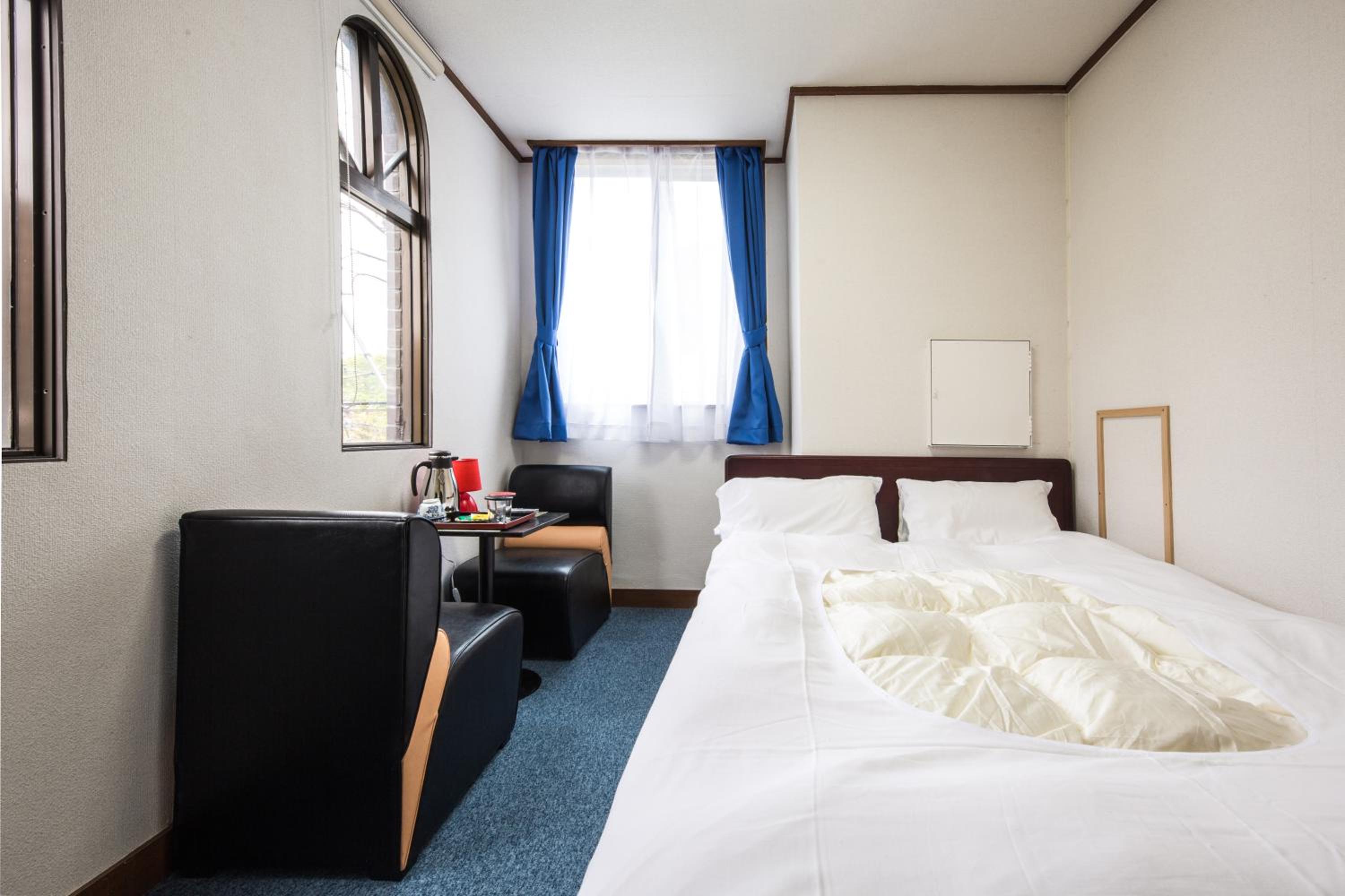 Double Room - Photo 9