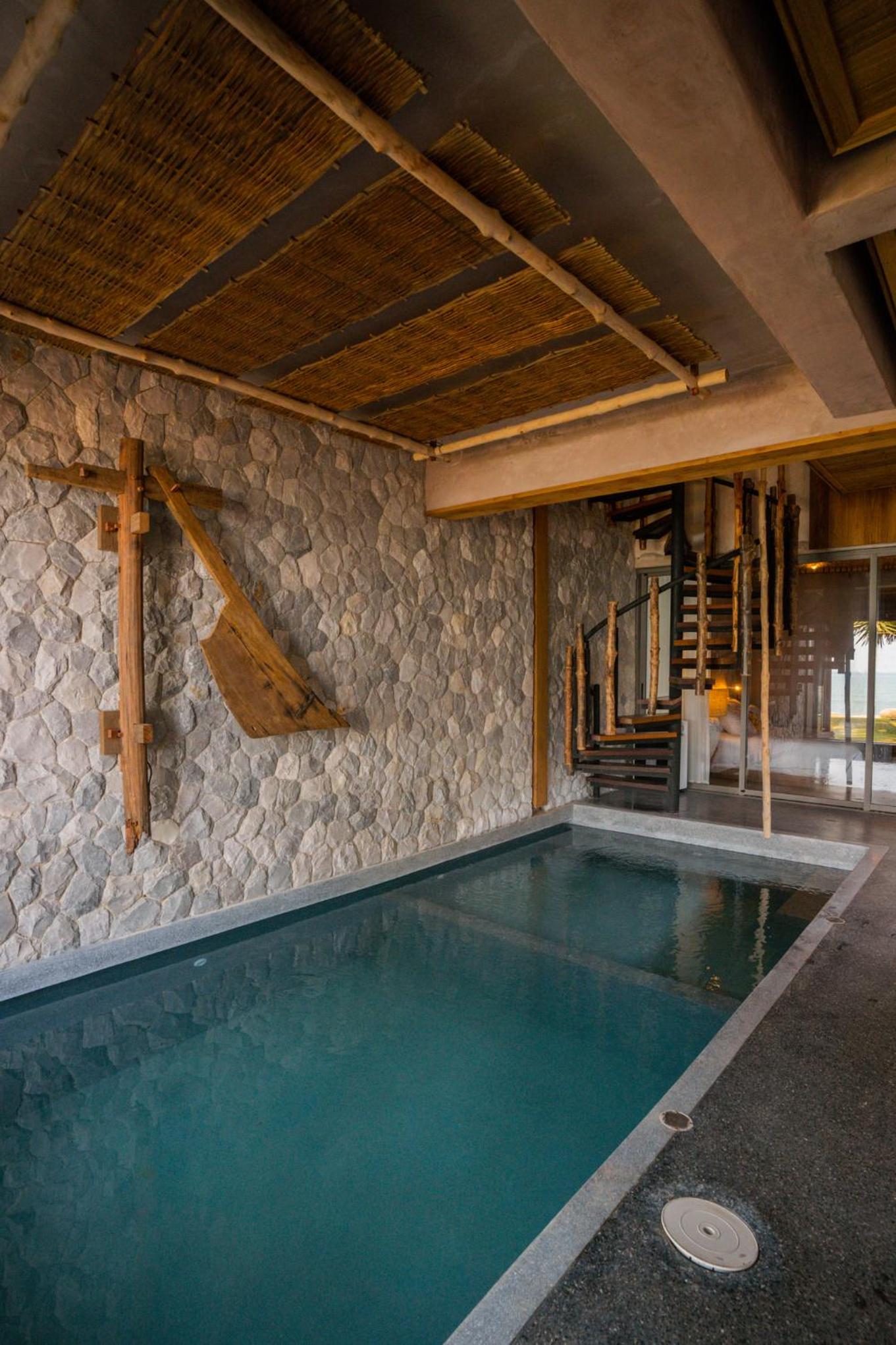 2 Bedroom Beachfront Suite with Indoor Pool - Photo 13