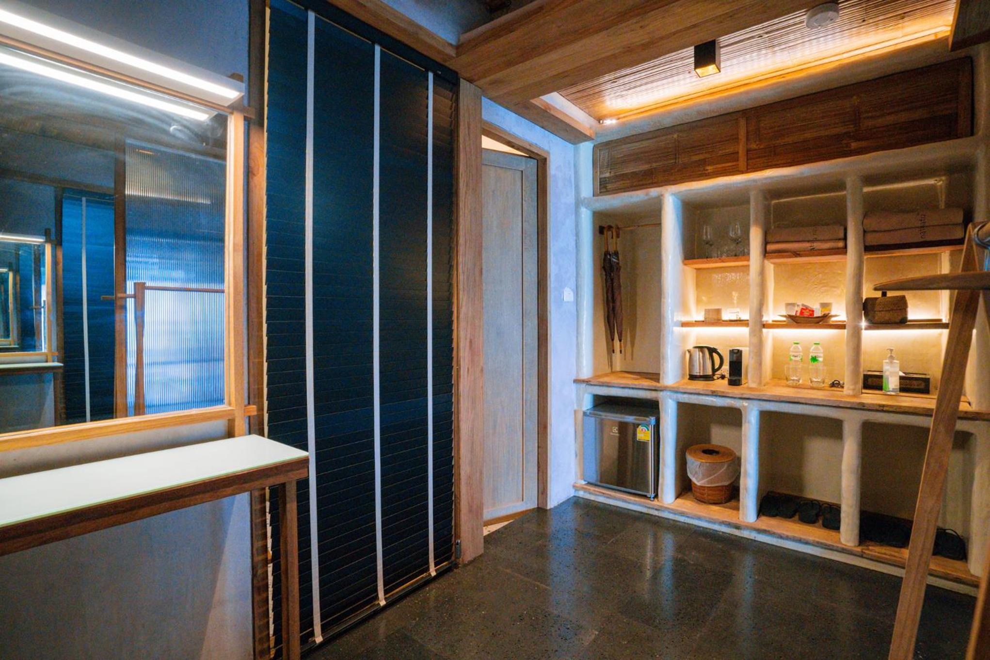 2 Bedroom Beachfront Suite with Indoor Pool - Photo 6