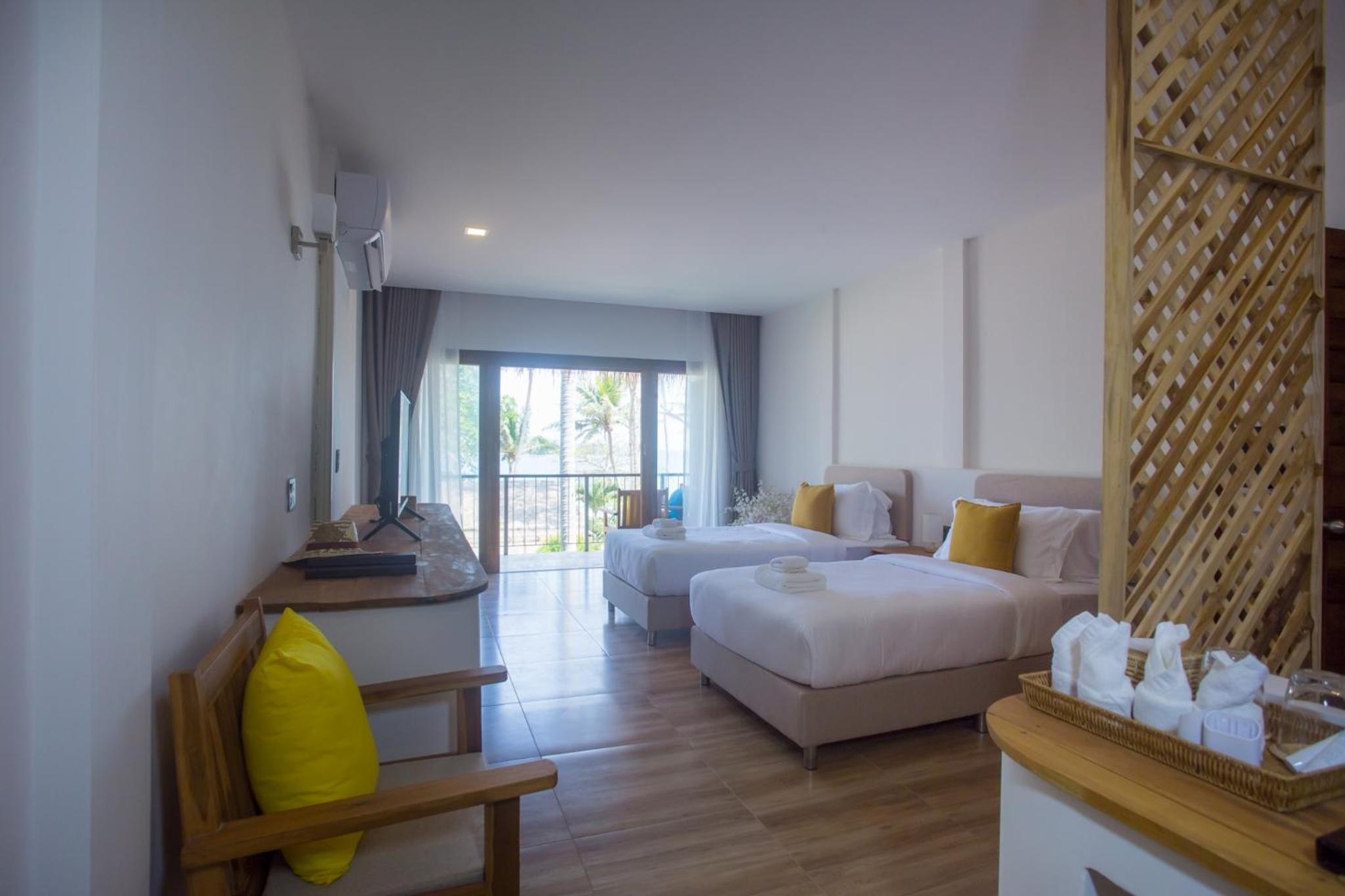 Deluxe Double Room with Balcony and Sea View - Photo 1