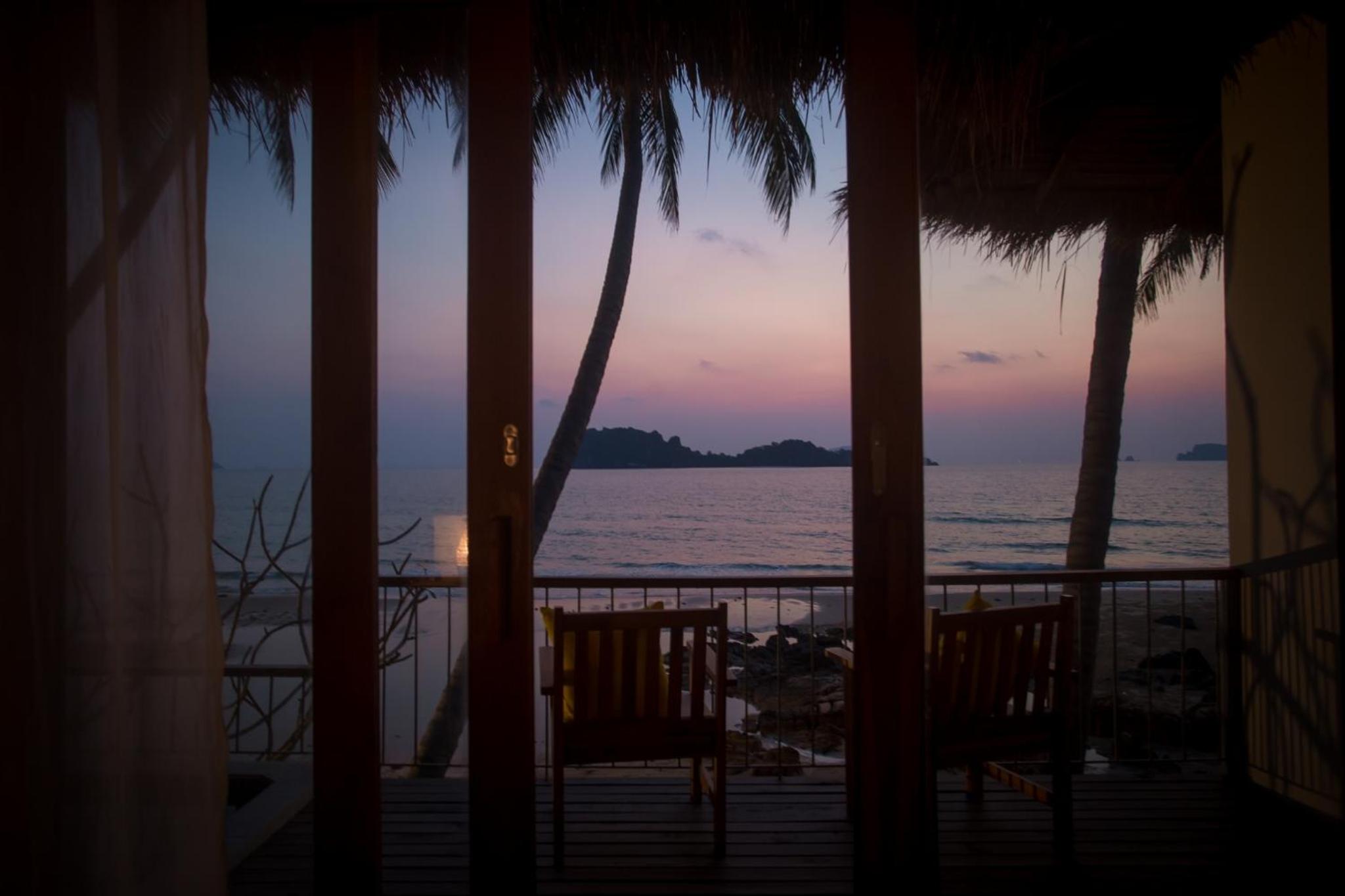 Villa - Beach Front - Photo 3