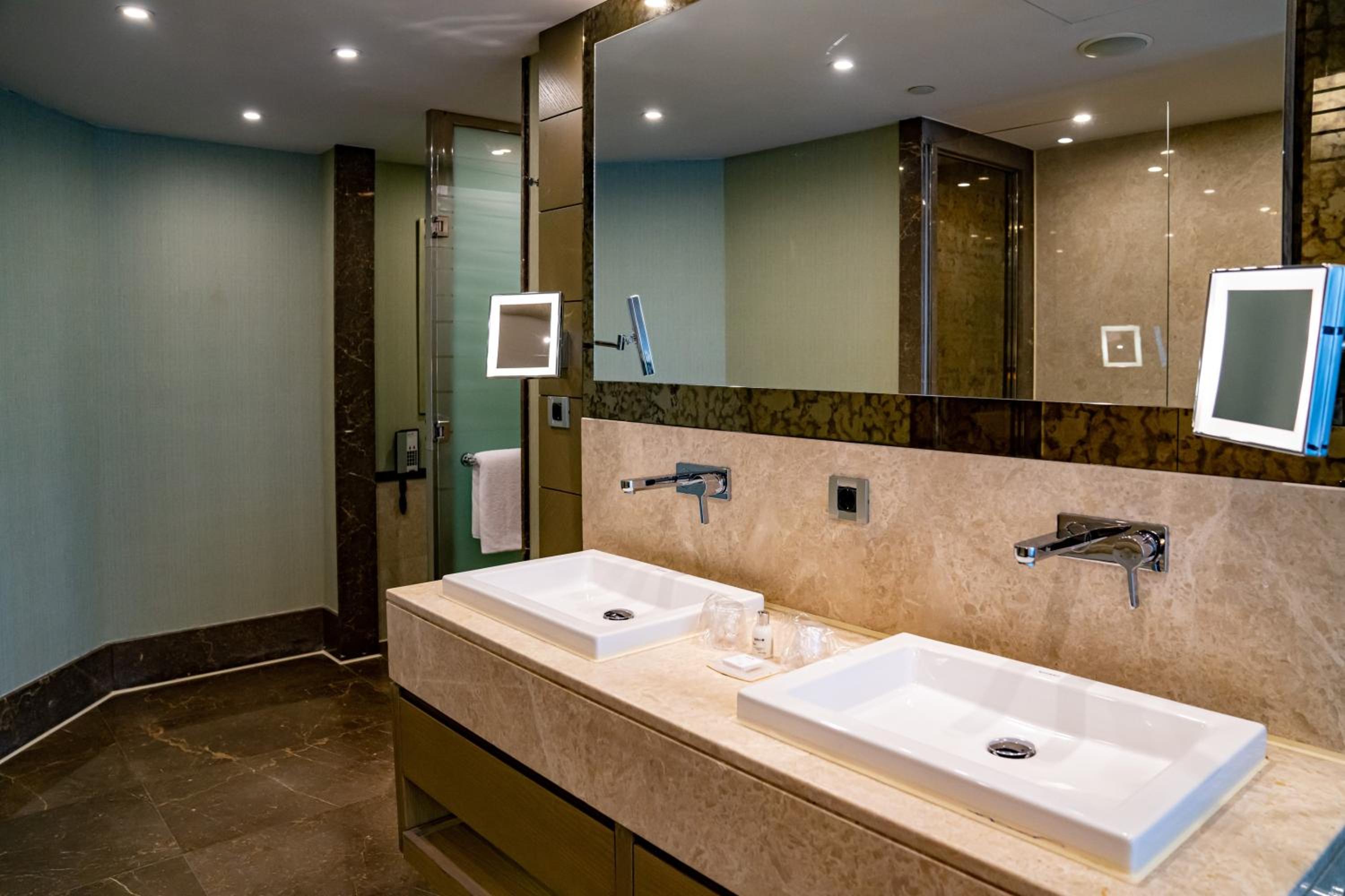 Suite with City View - Lounge Access - Photo 7