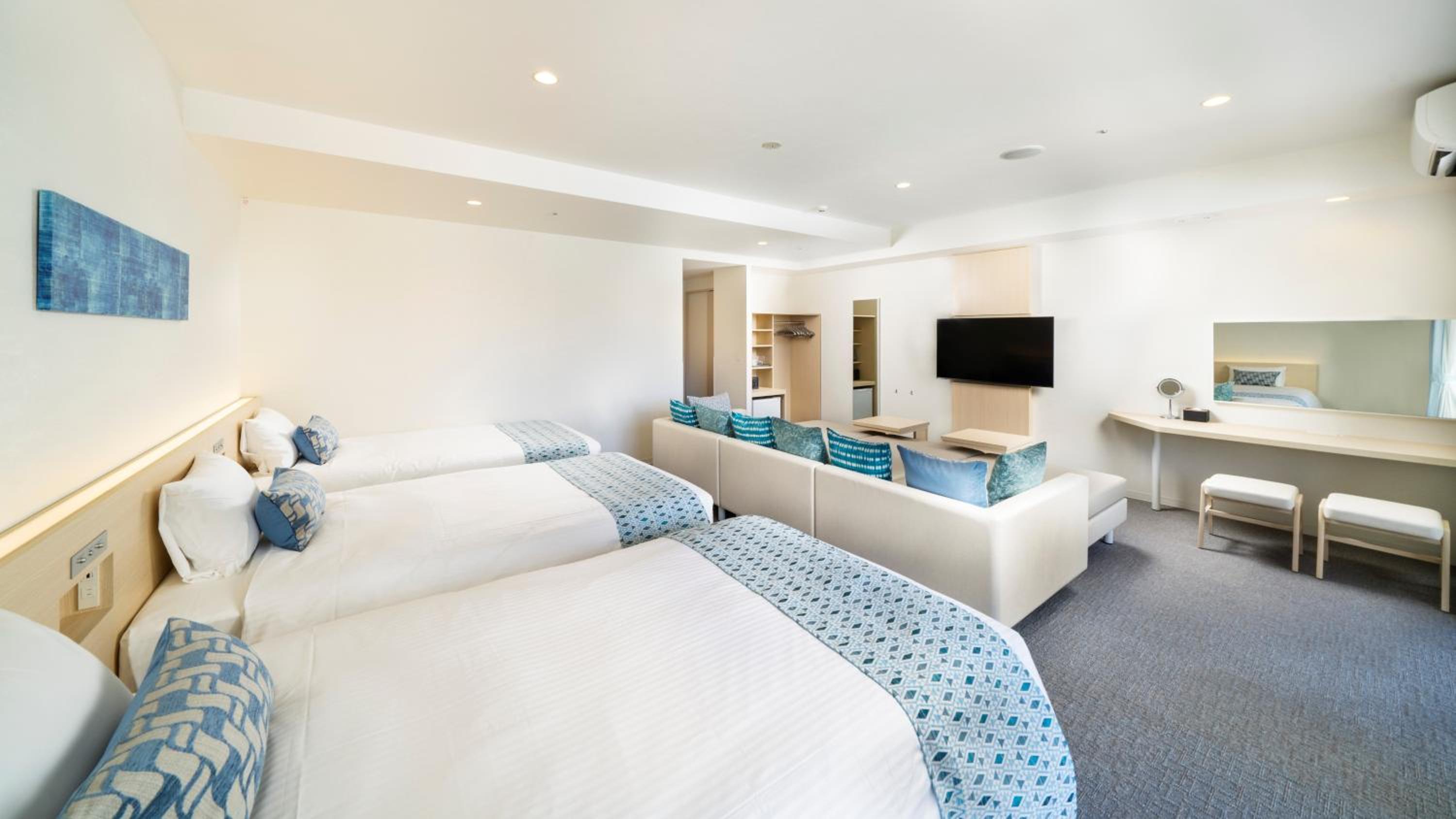 Deluxe Family Room - Photo 11