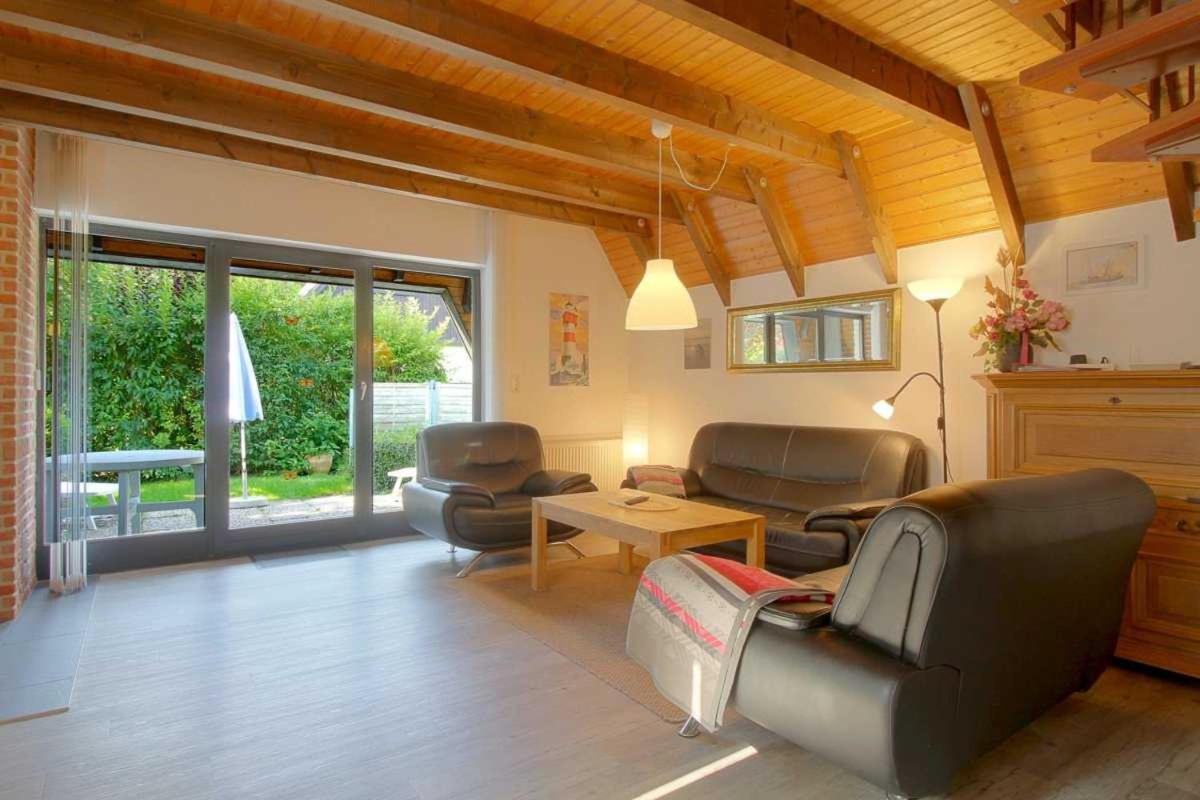 Two-Bedroom House photo 3