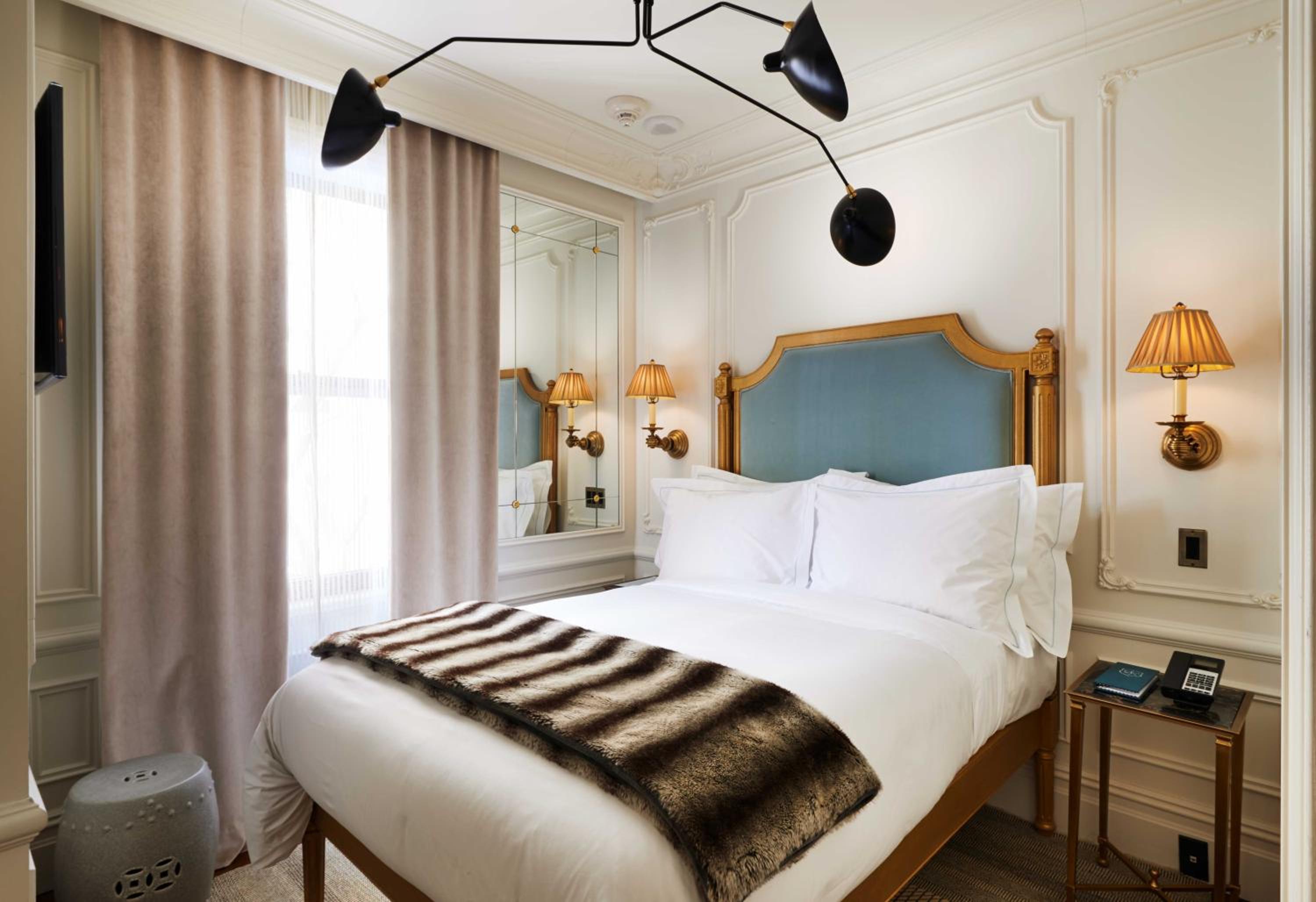 Queen Room photo 1