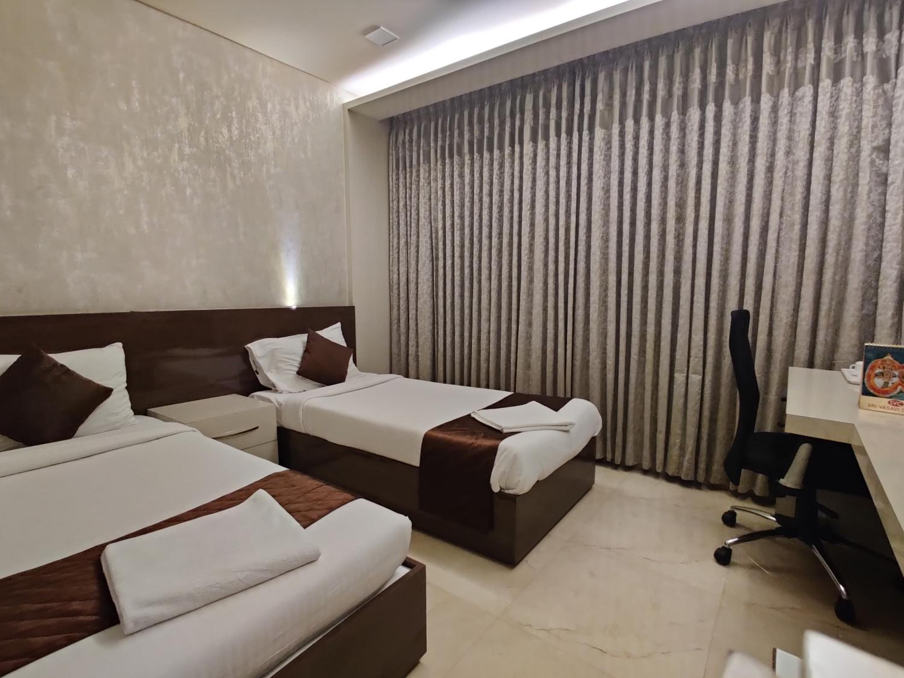Twin Room with Shower