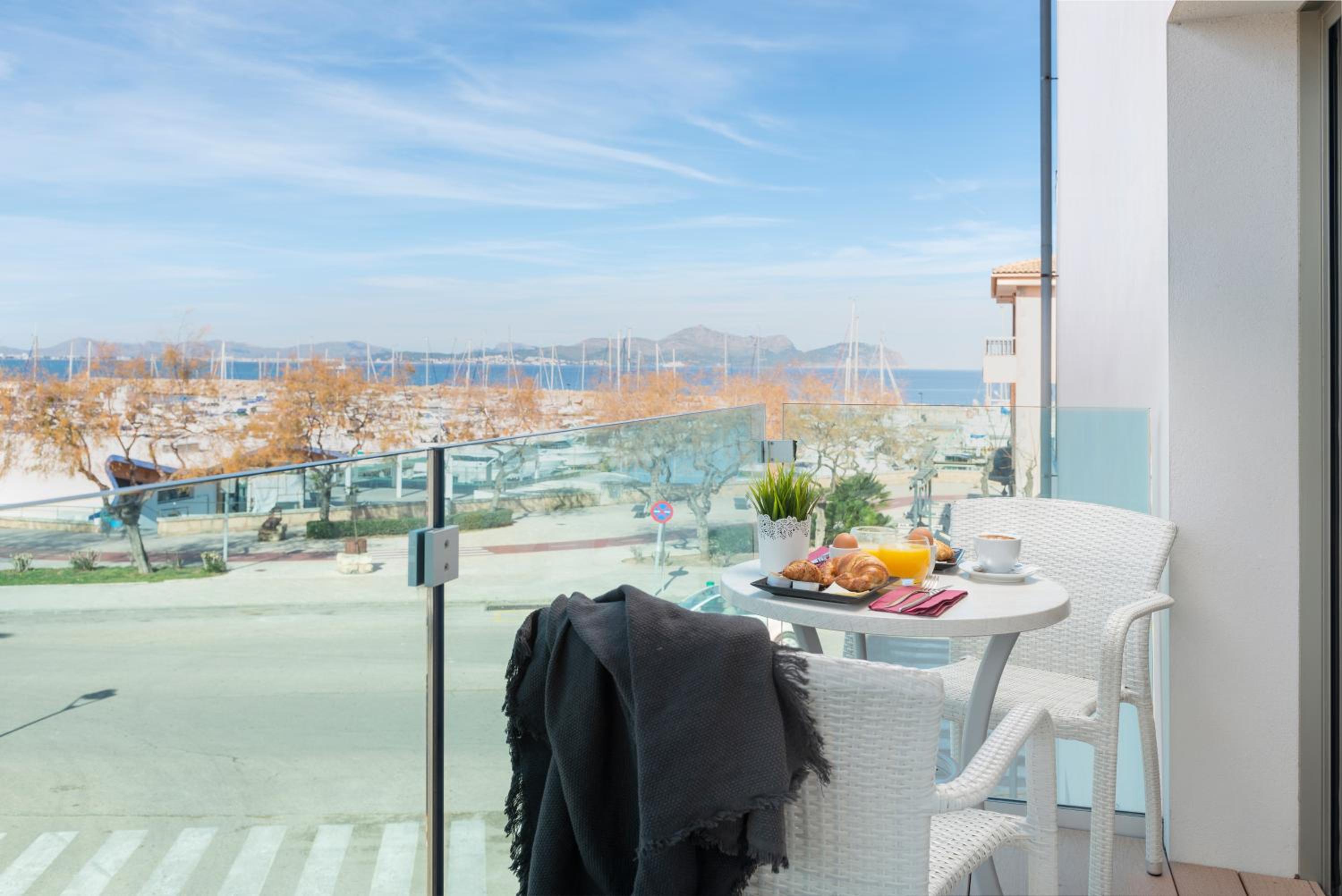Family Room with Sea View photo 2