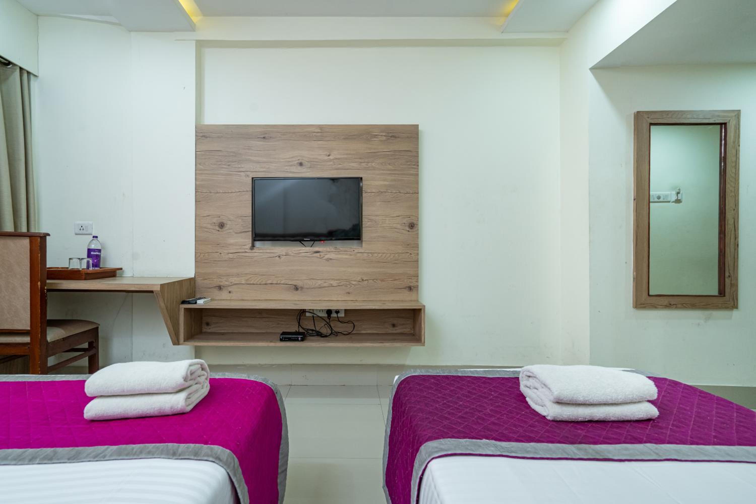 Deluxe Double Room - Photo 11