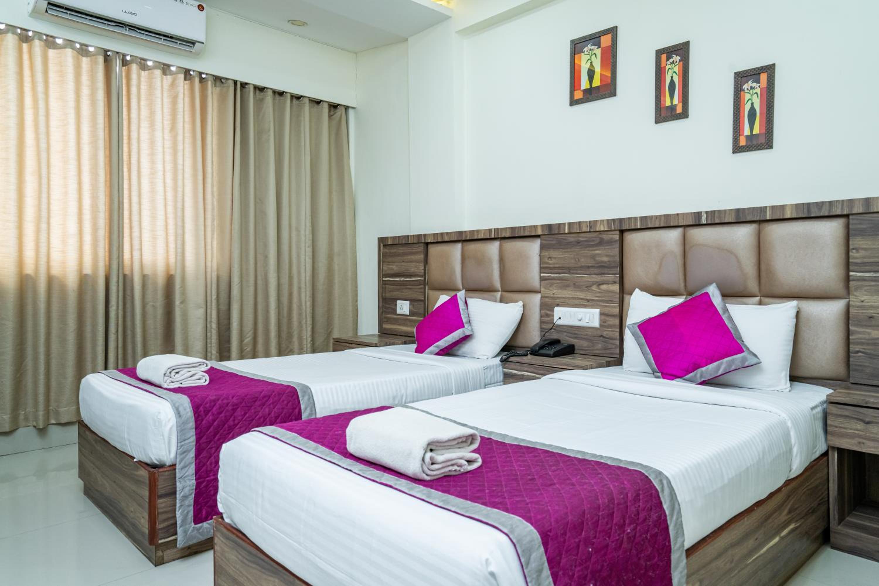 Deluxe Double Room - Photo 13