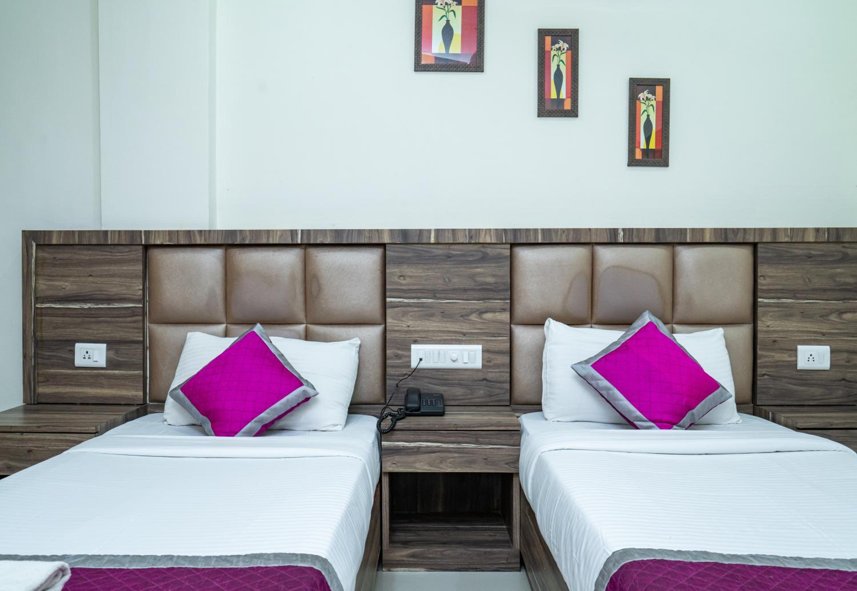 Deluxe Double Room - Photo 12
