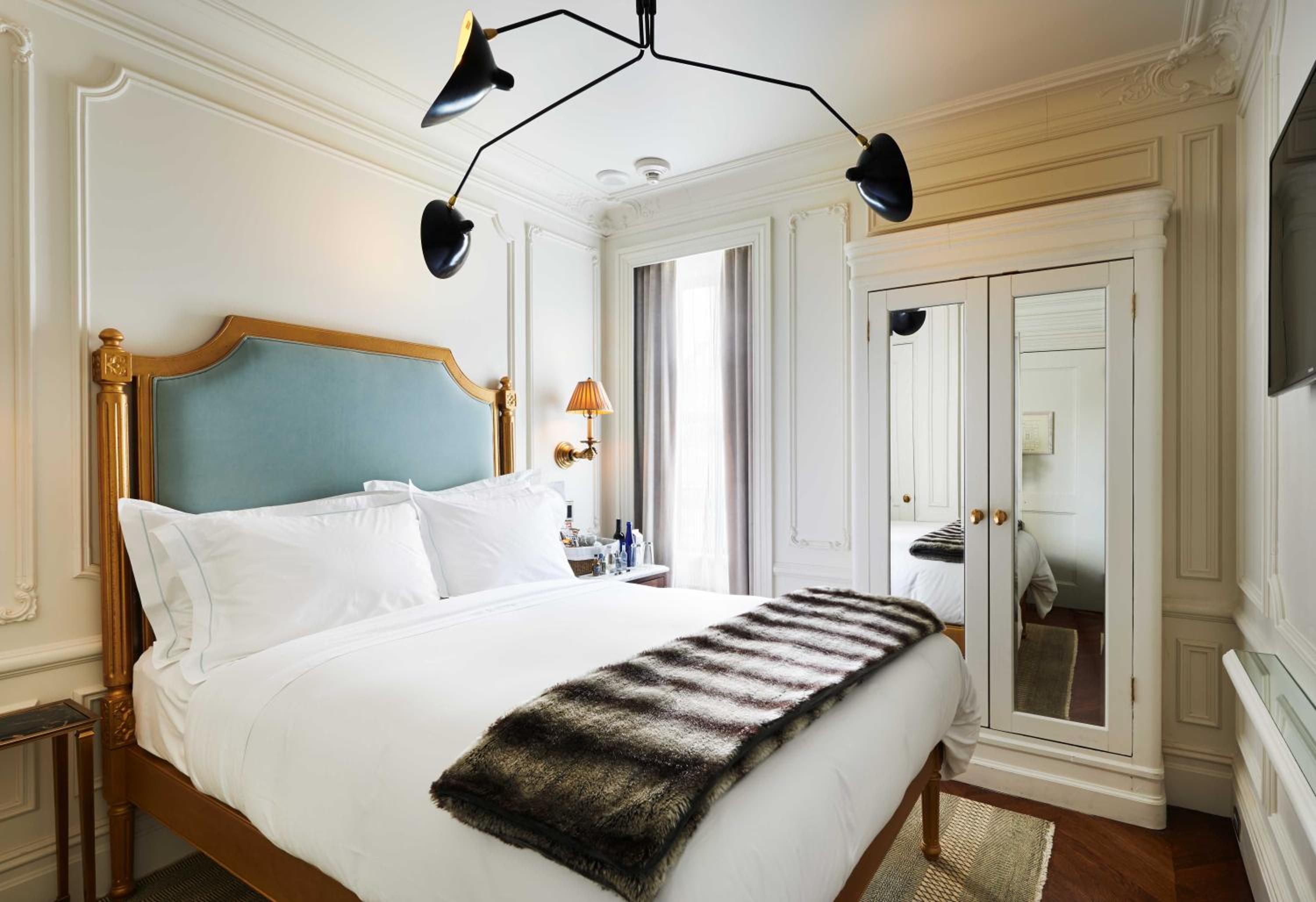 Petite Queen Room photo 1