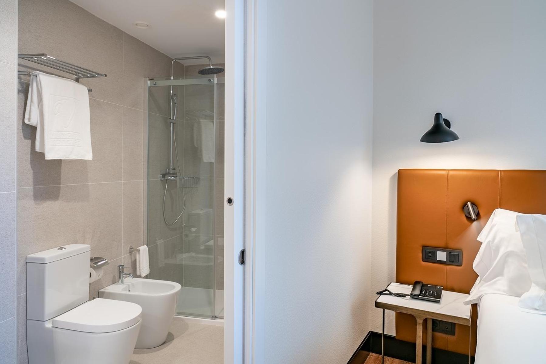 Junior Suite with River  View (3 Adults) - Photo 4