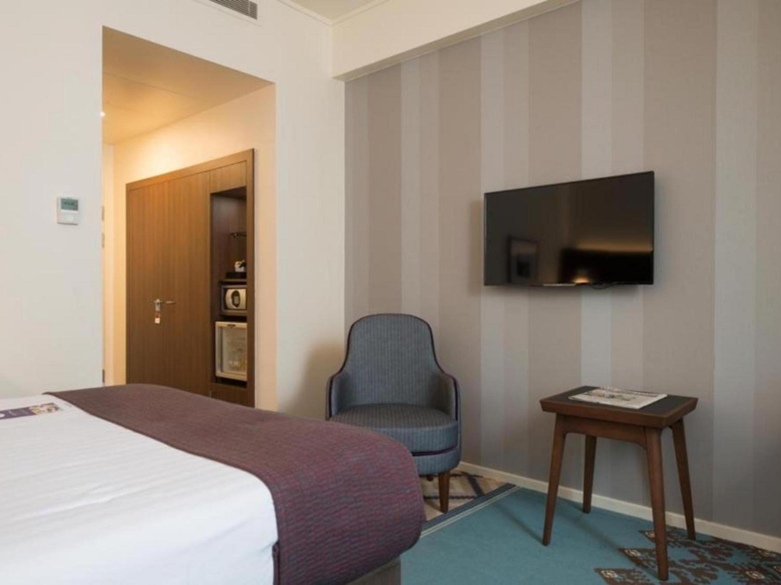Superior Room - King Bed photo 1