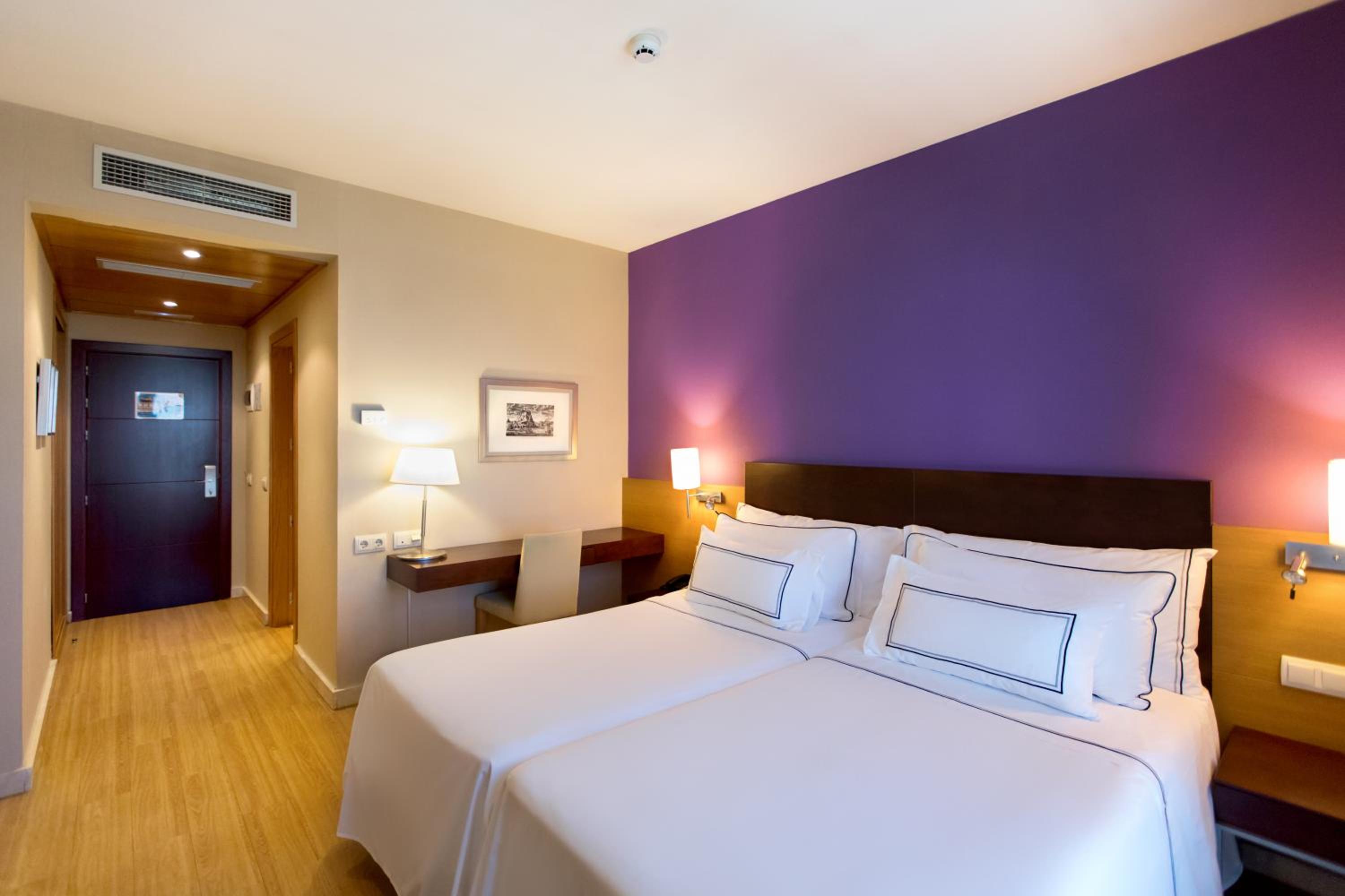 Twin Room - Photo 1