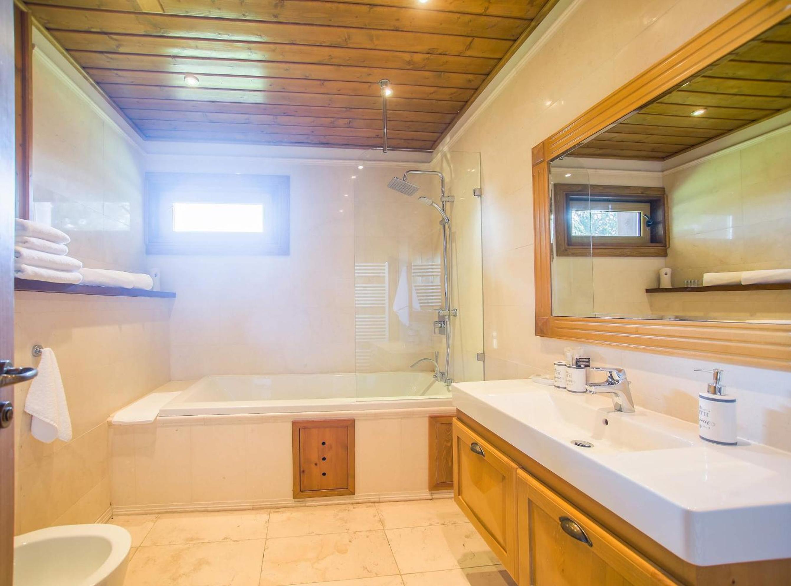 Malina Three-Bedroom Chalet - Photo 9
