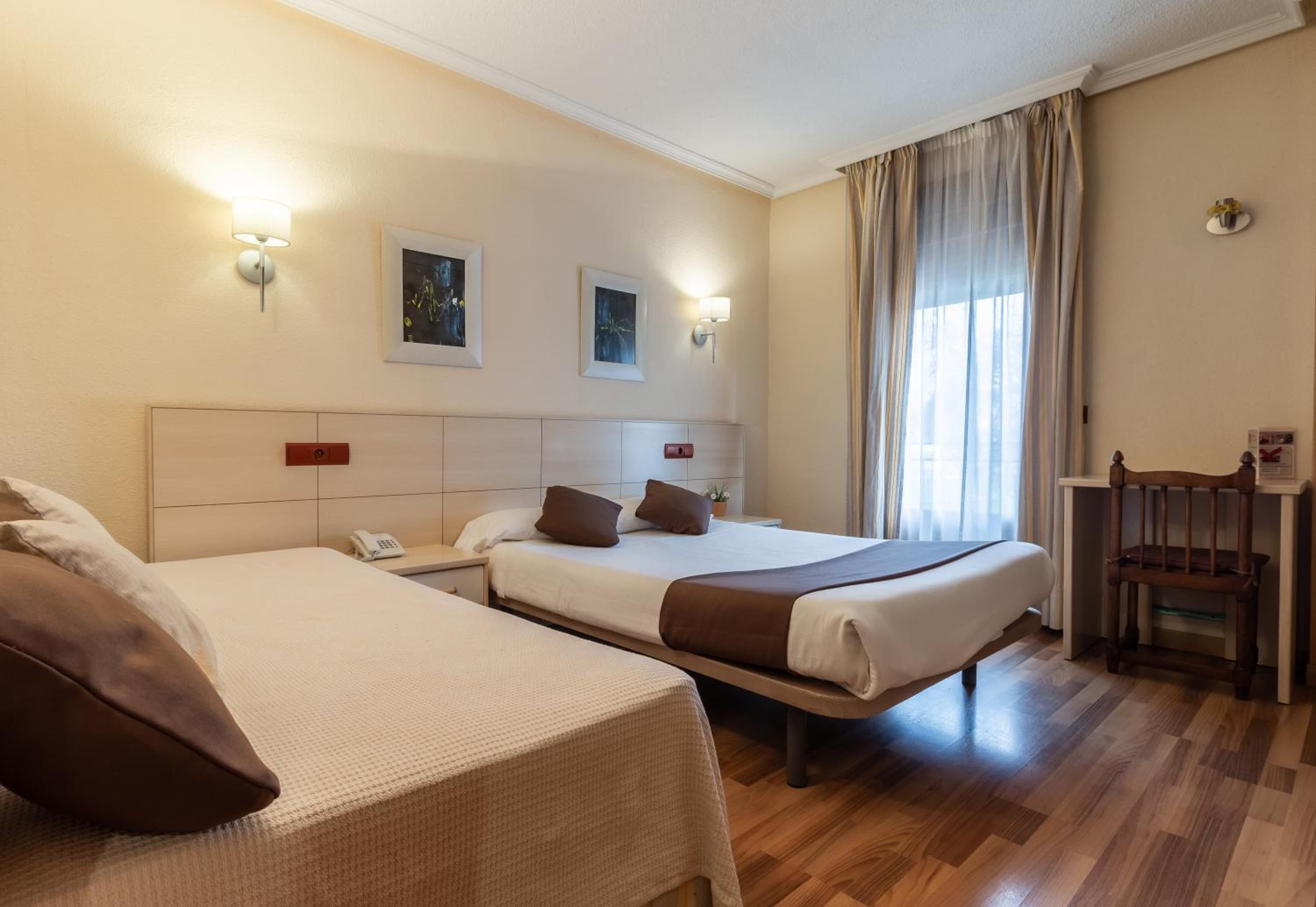 Double Room with Extra Bed and Terrace photo 3