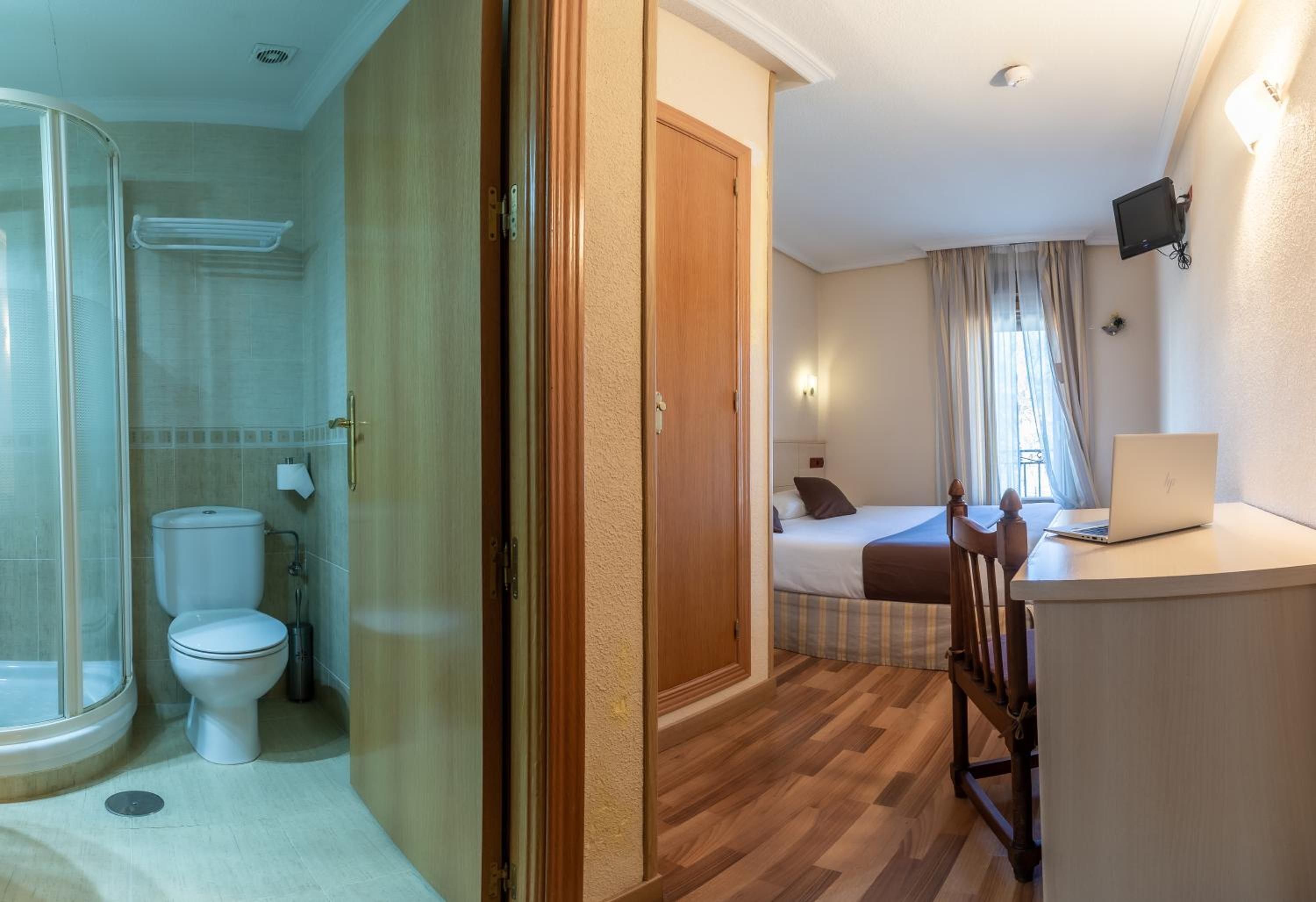 Double Room photo 3