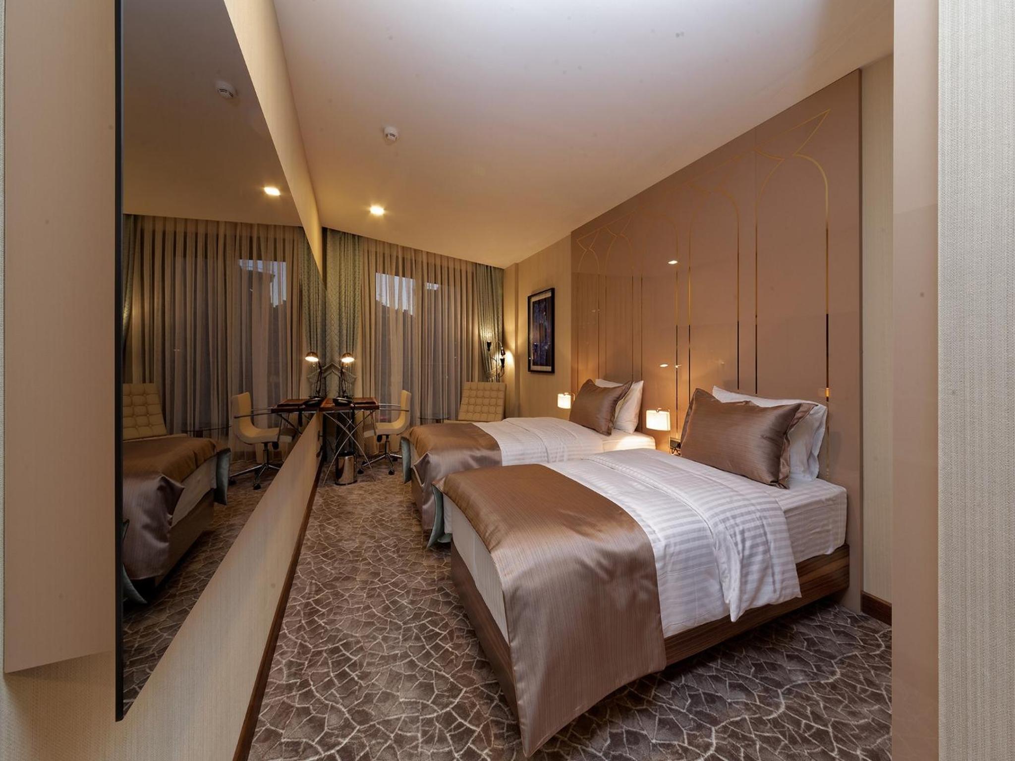 Deluxe Twin Room photo 2