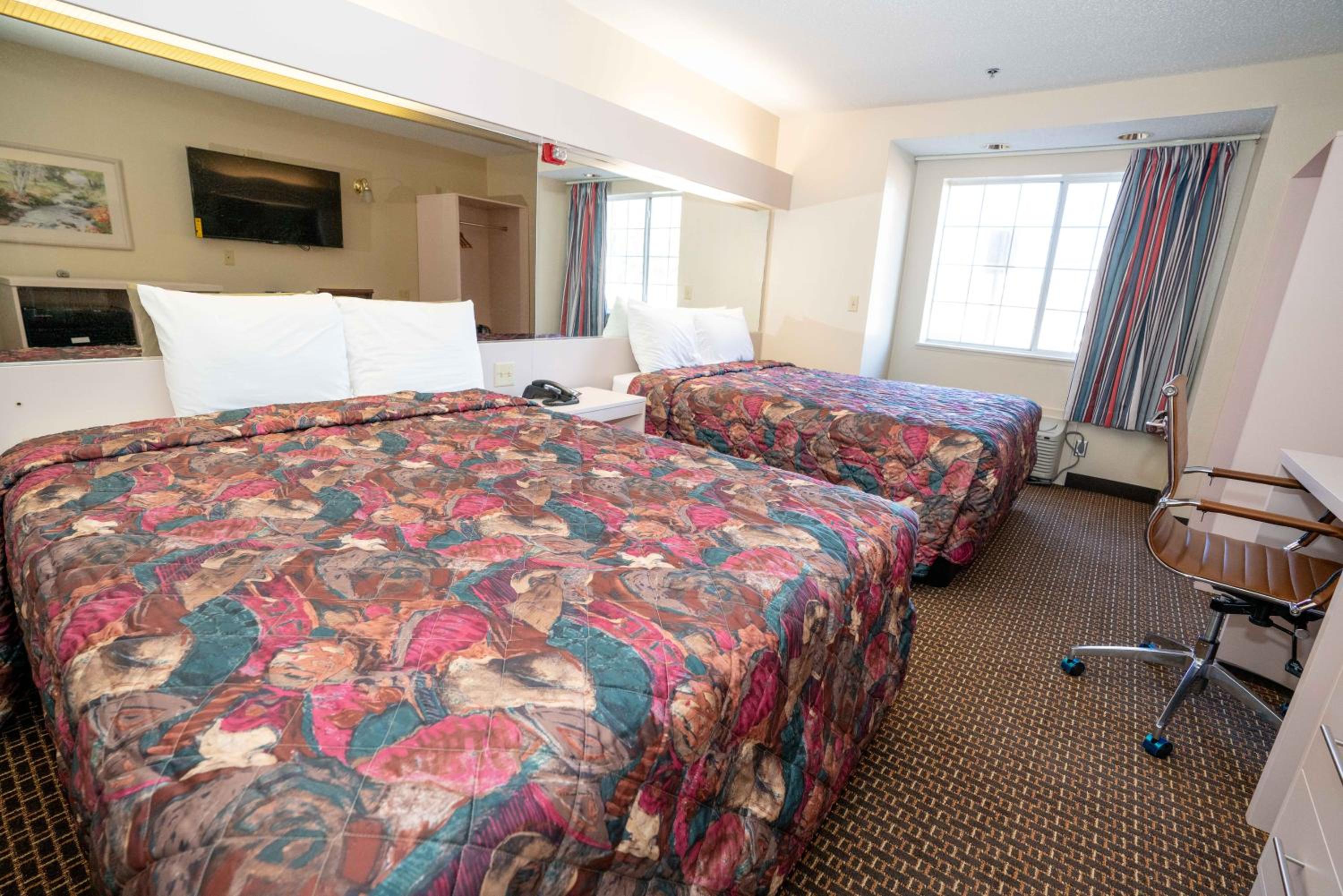 Queen Room With Two Queen Beds Smoking