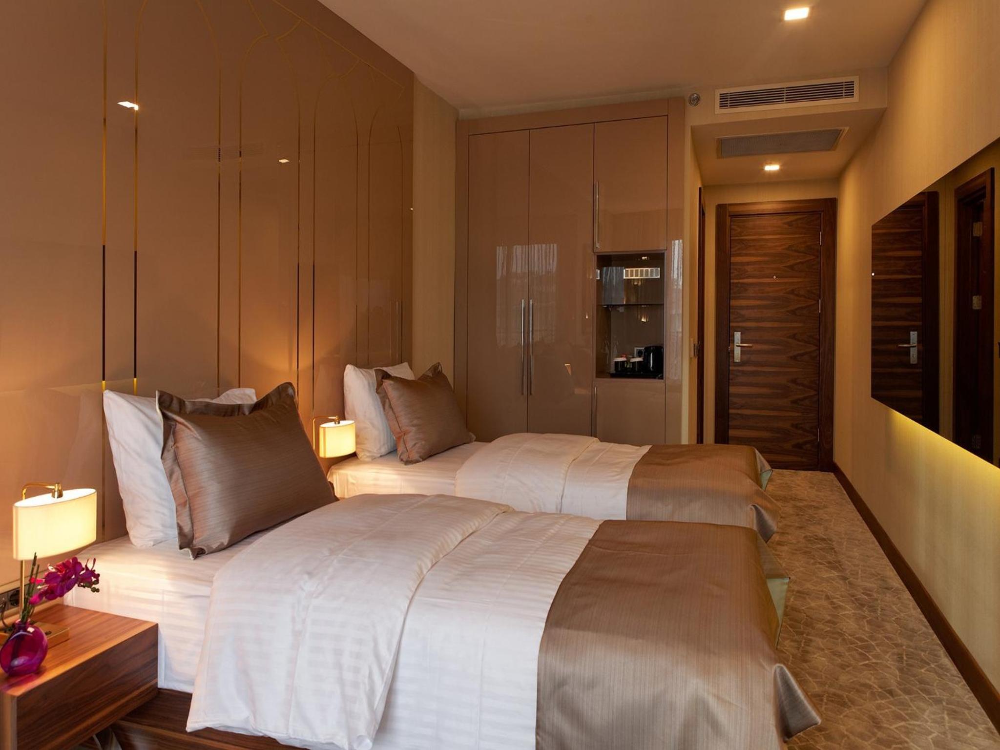 Deluxe Twin Room photo 3