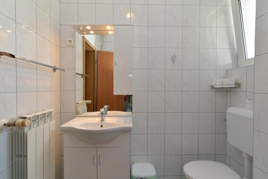 Apartment with Balcony - Photo 51
