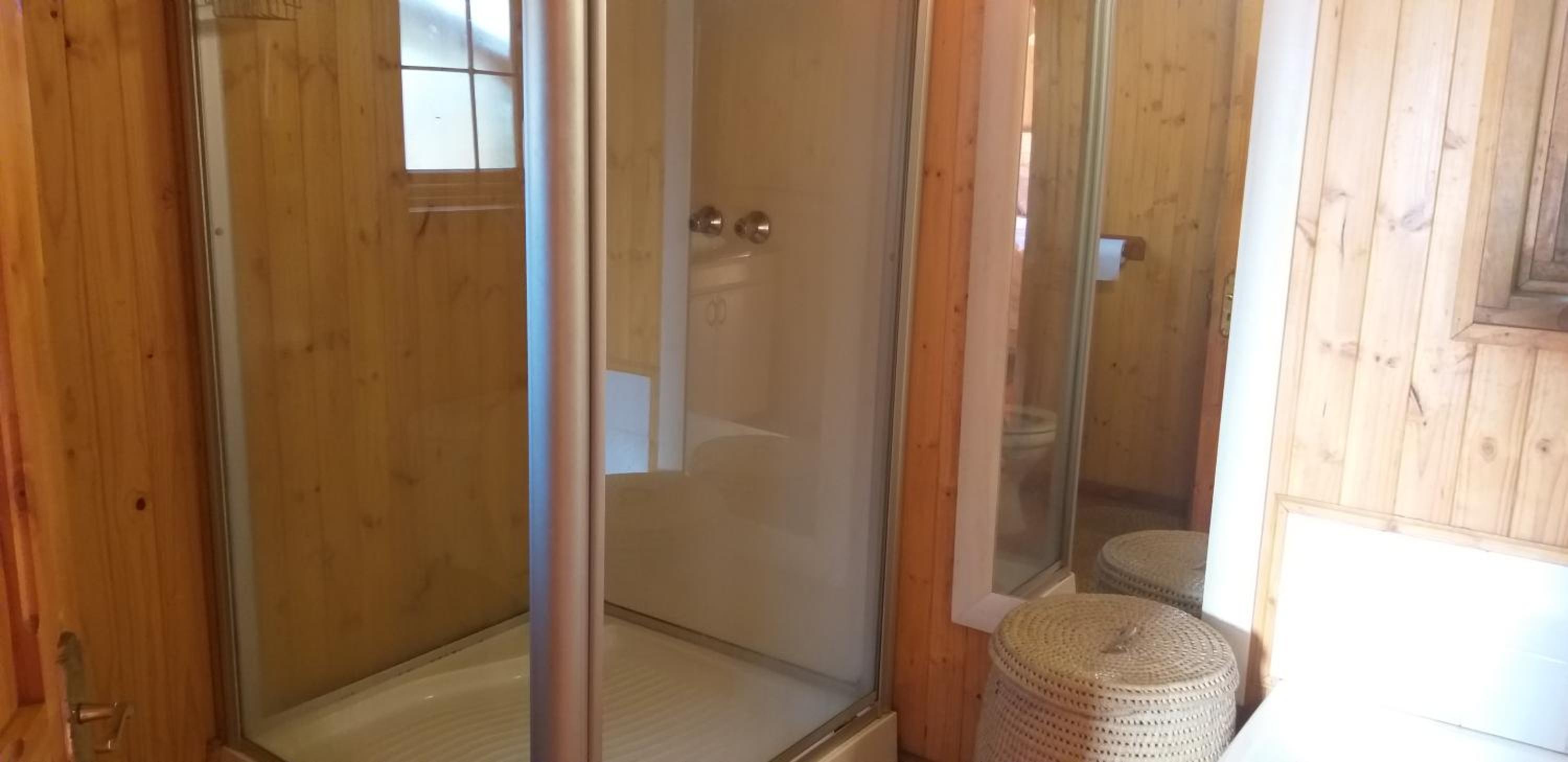 Apartment with Lake View - Photo 35