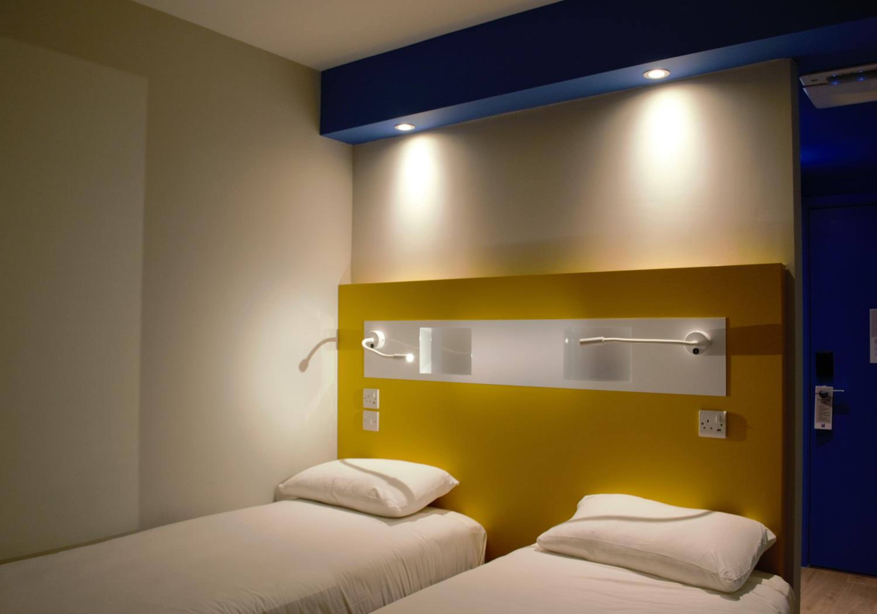 Standard Twin Room - Photo 2