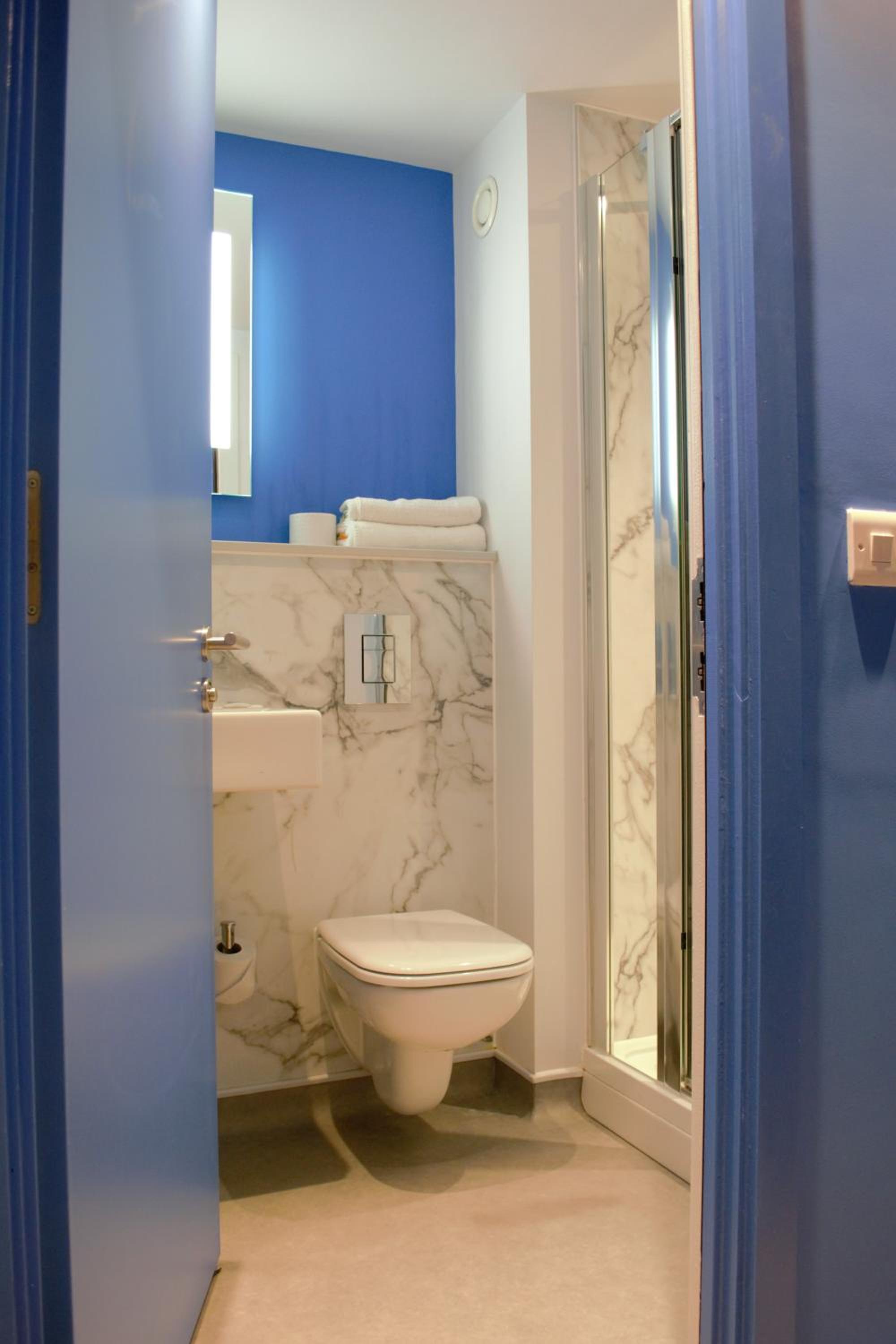 Standard Twin Room - Photo 3