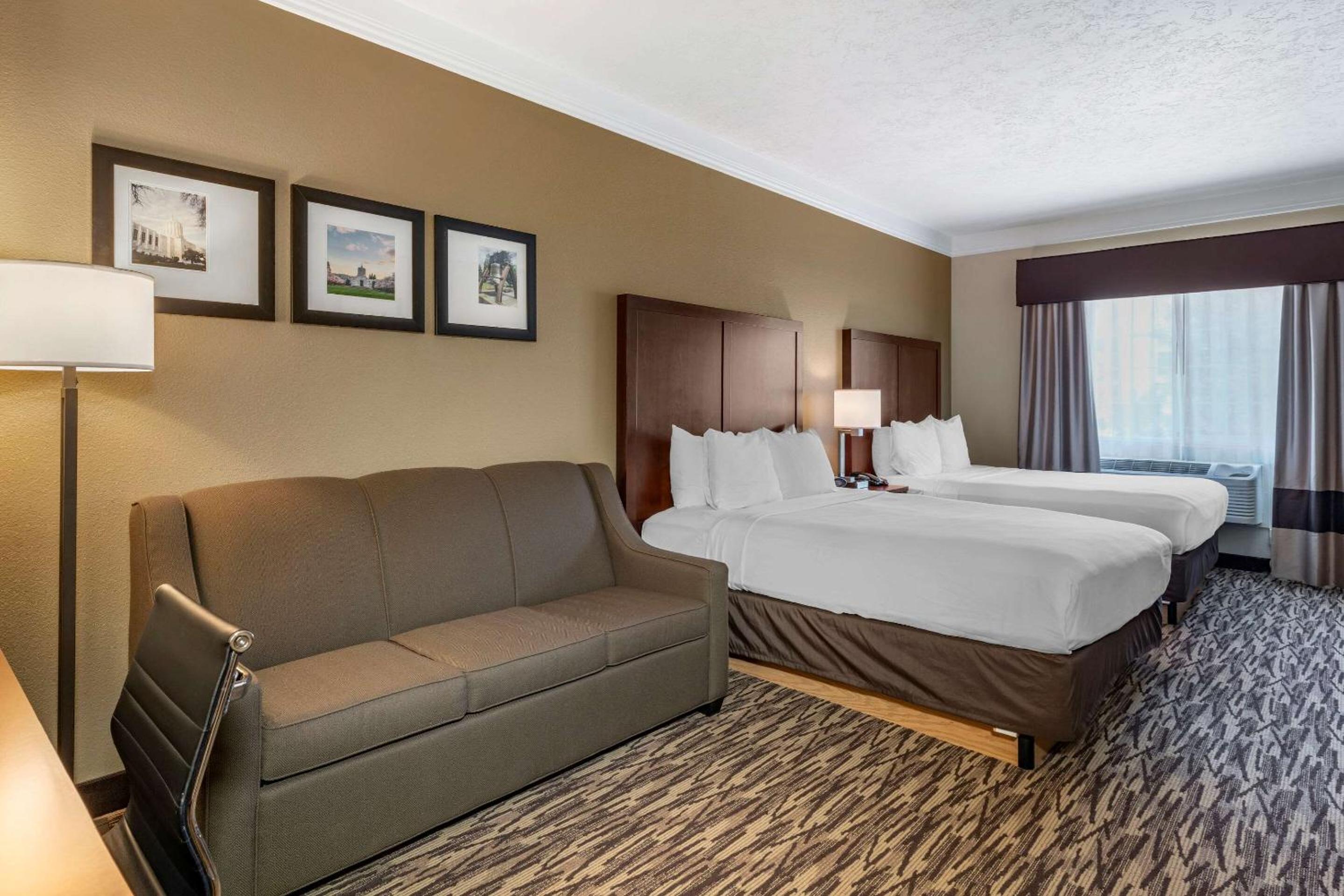 Queen Room with Two Queen Beds - Accessible/Non-Smoking - Photo 1