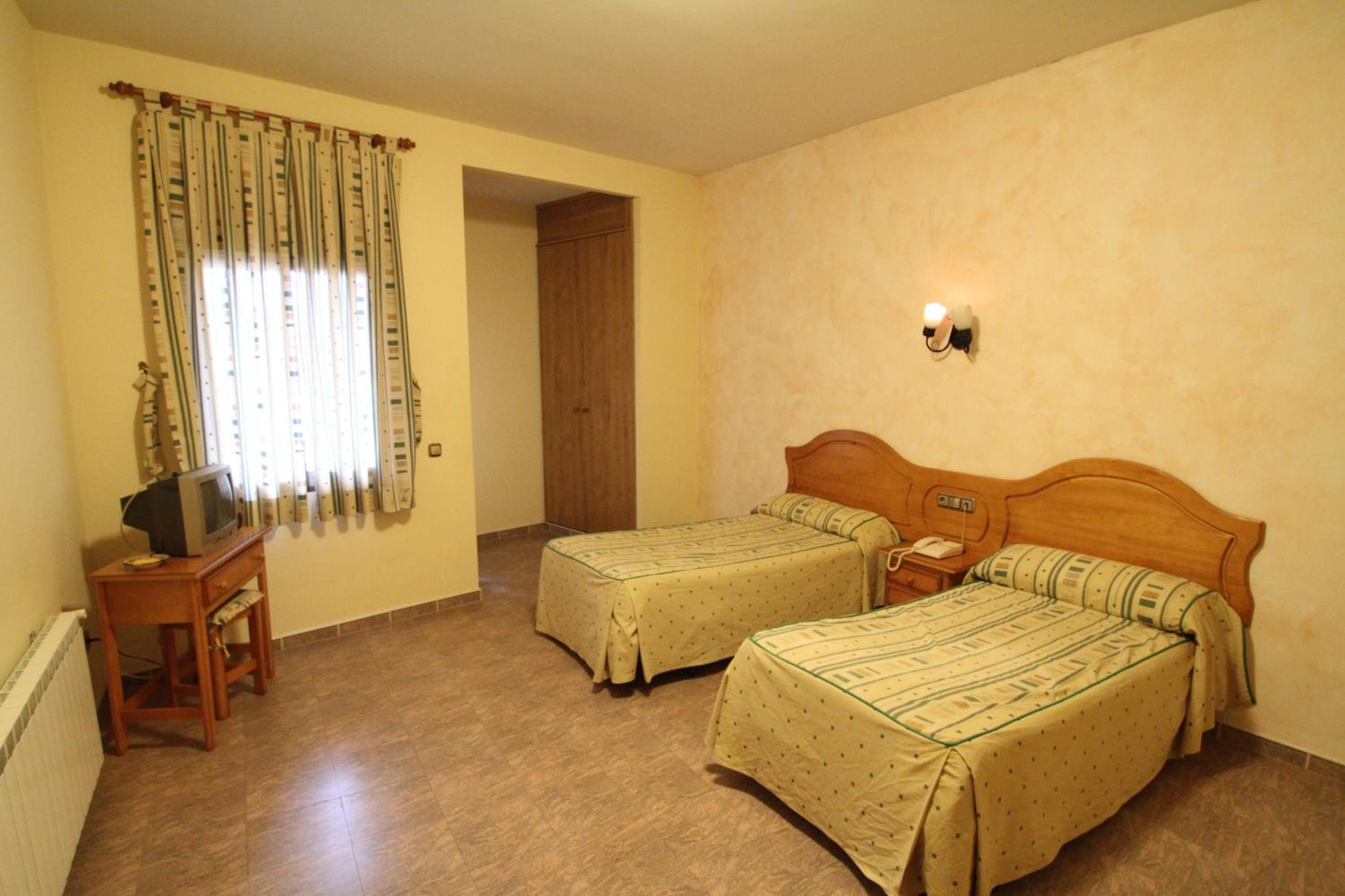 Twin Room - Photo 1