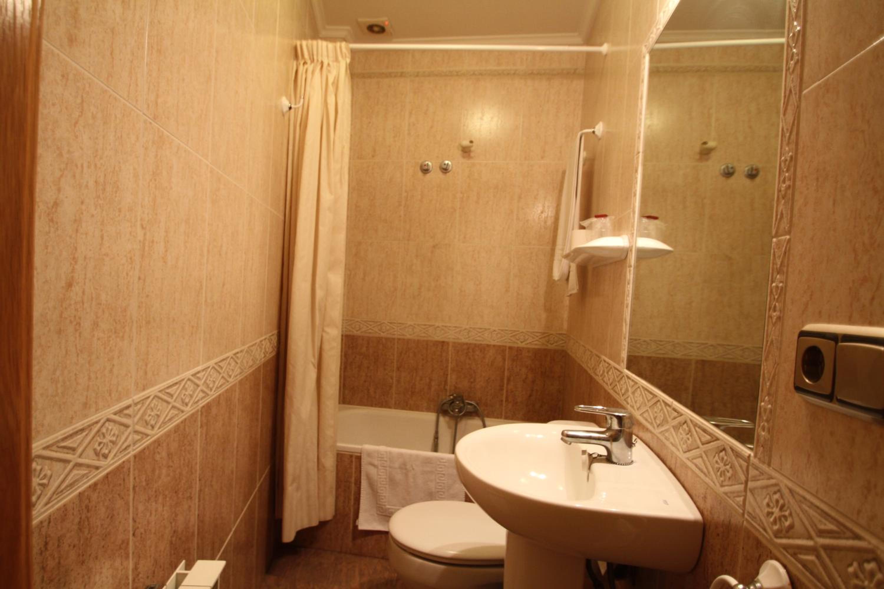 Twin Room - Photo 4
