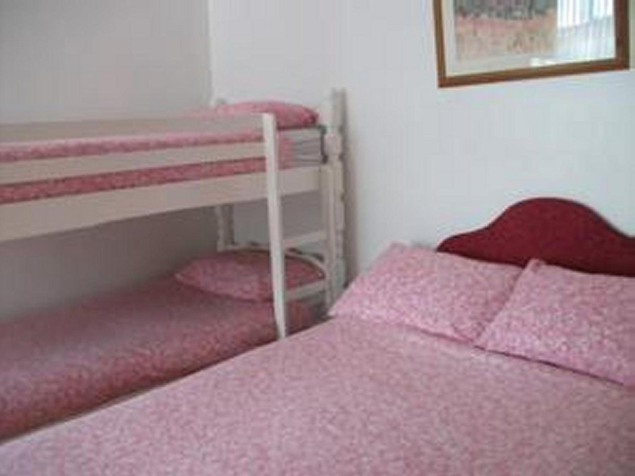 Family Room (2 Adults + 2 Children) - Photo 3