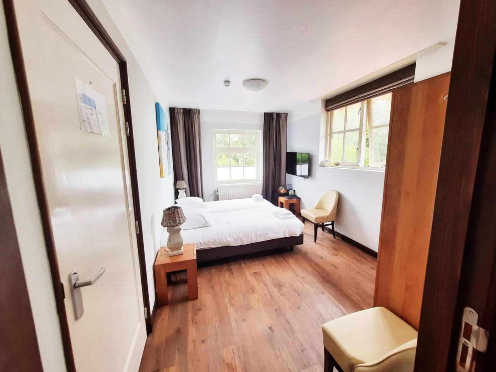 Standard Twin Room - Photo 1