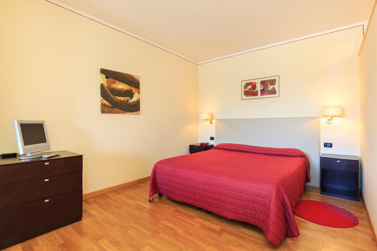 Suite with Lake View