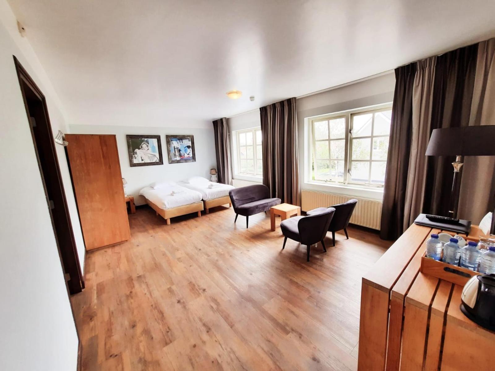 Family Room - Photo 1