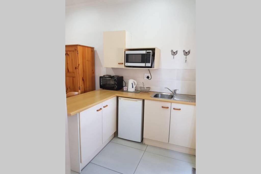 One-Bedroom Apartment - Photo 2