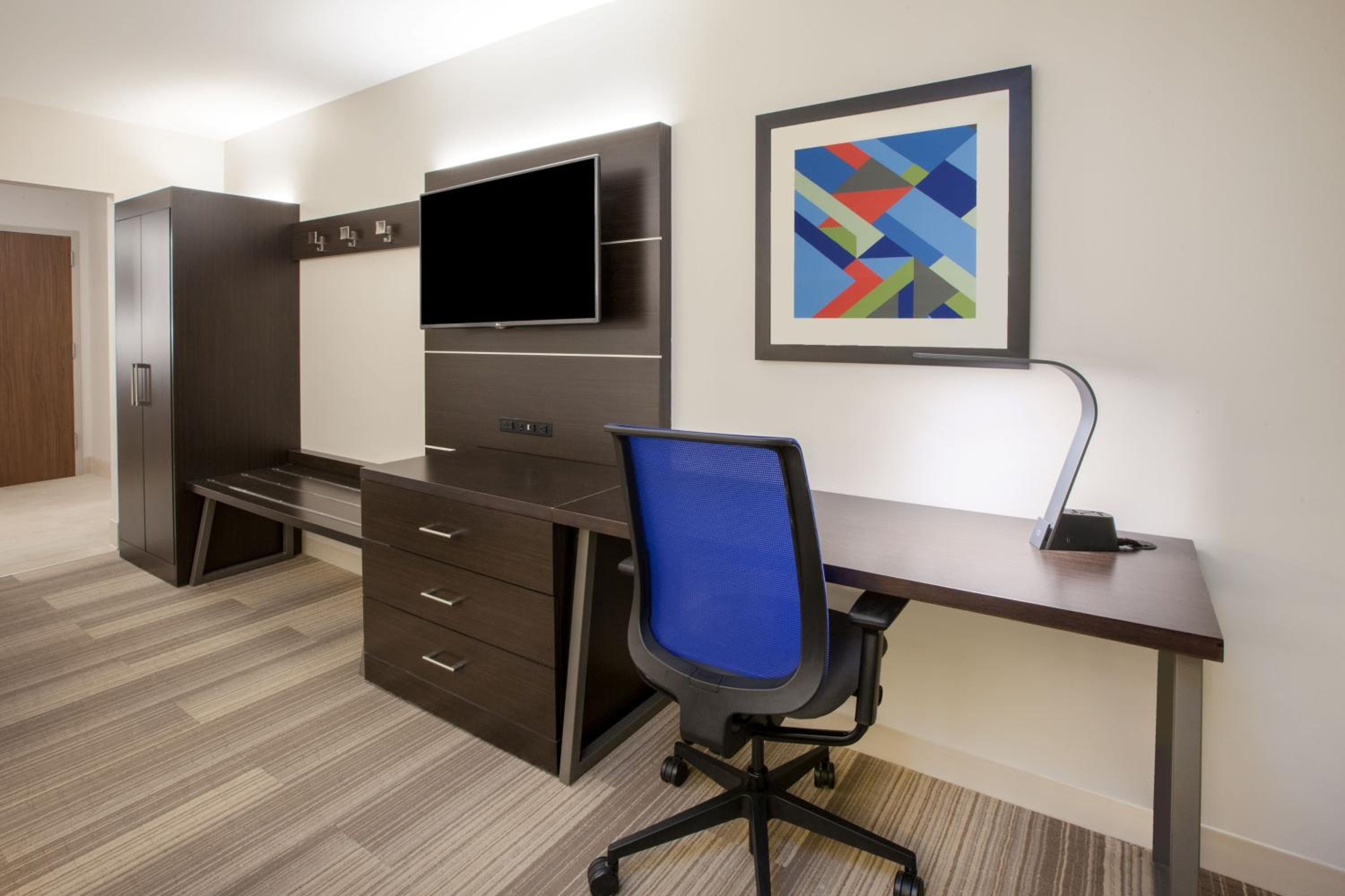 Standard King Room - Photo 6