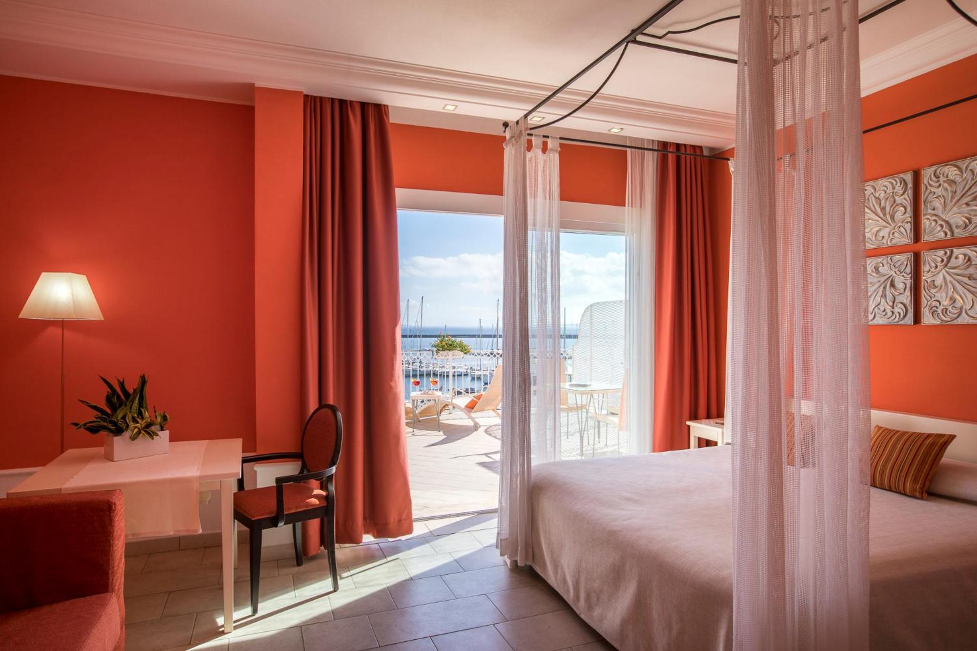 Suite with Sea View - Photo 15