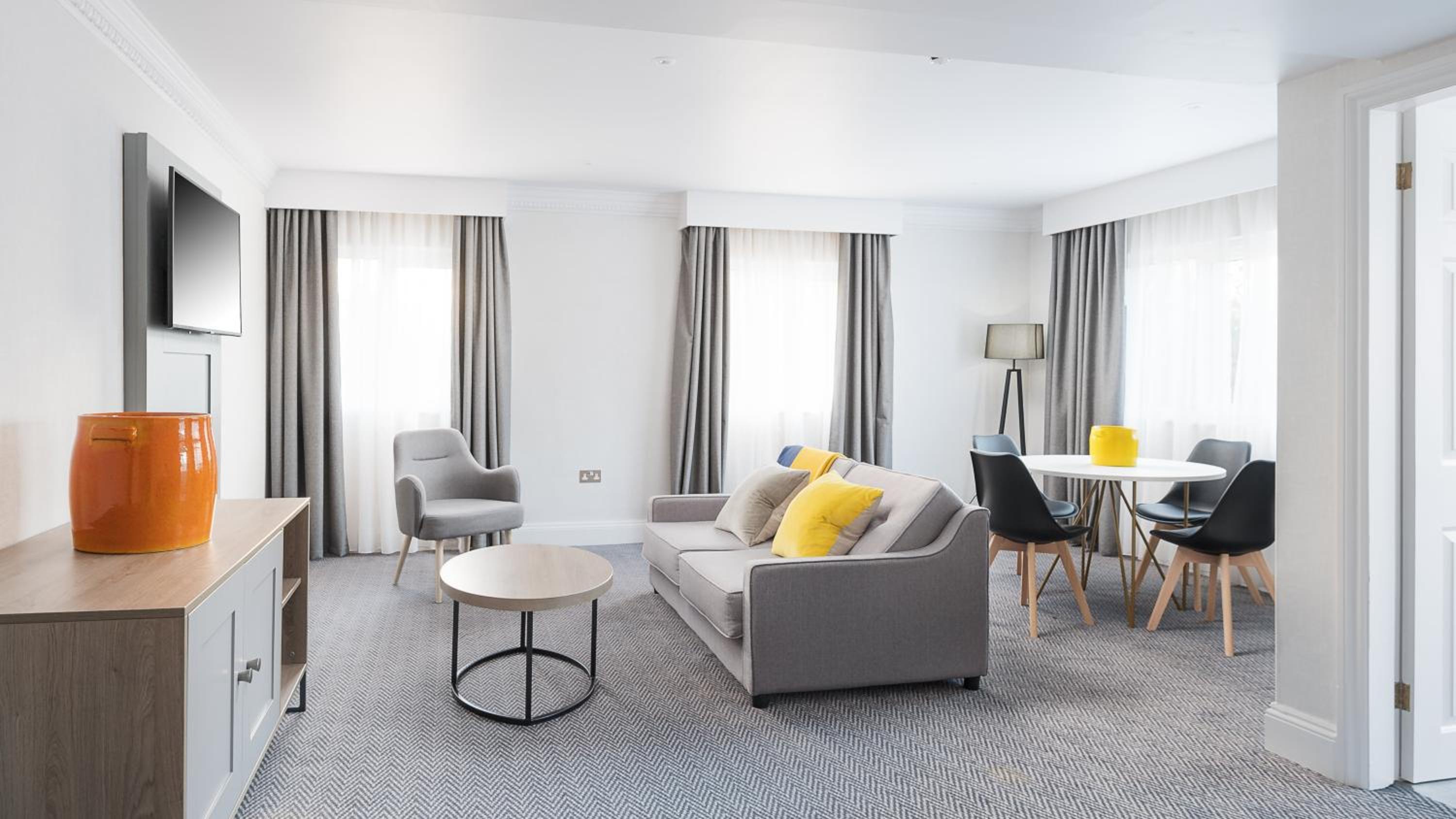 Super King Suite with Sofa Bed photo 3