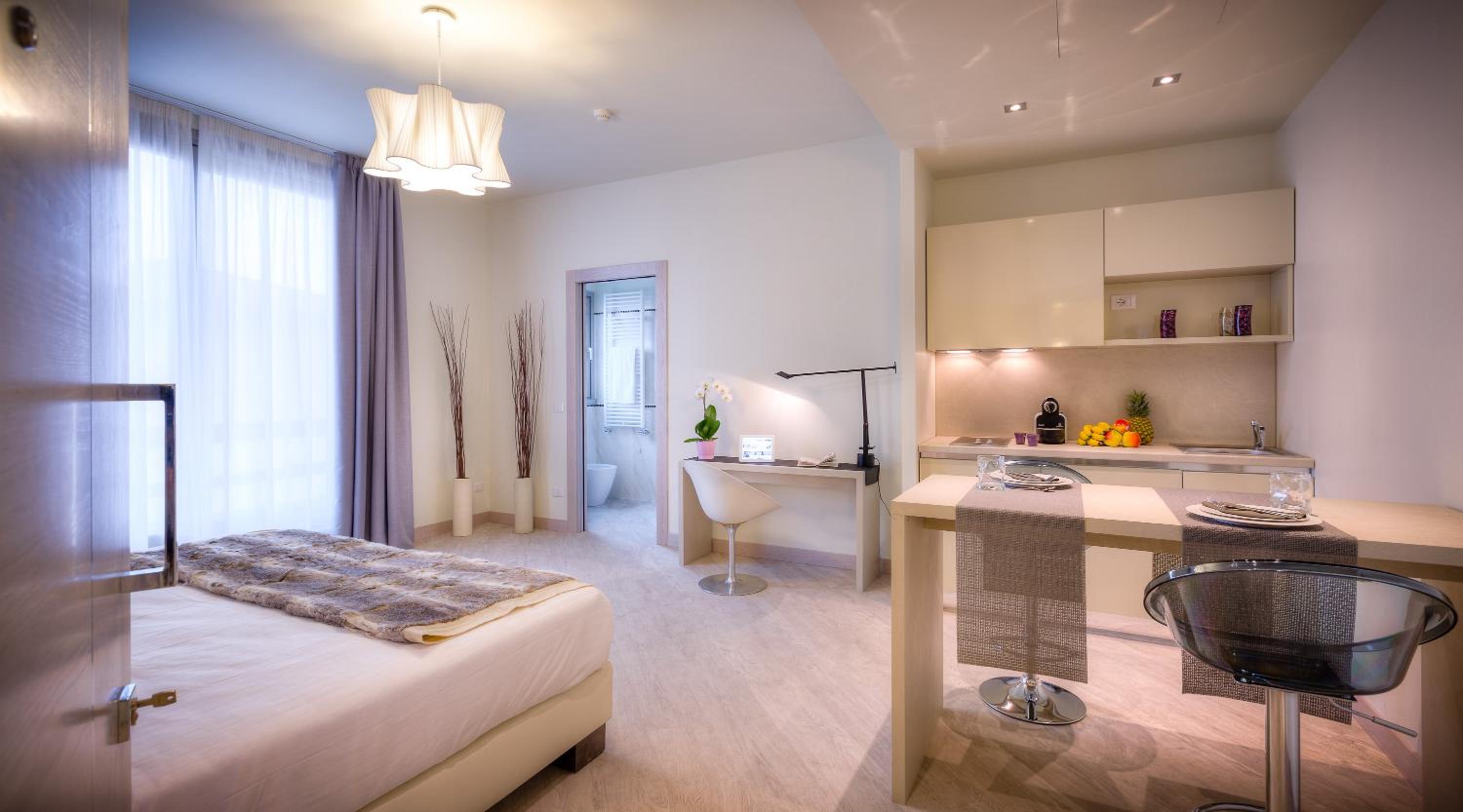 Superior with Balcony - Kitchen & Pool Access