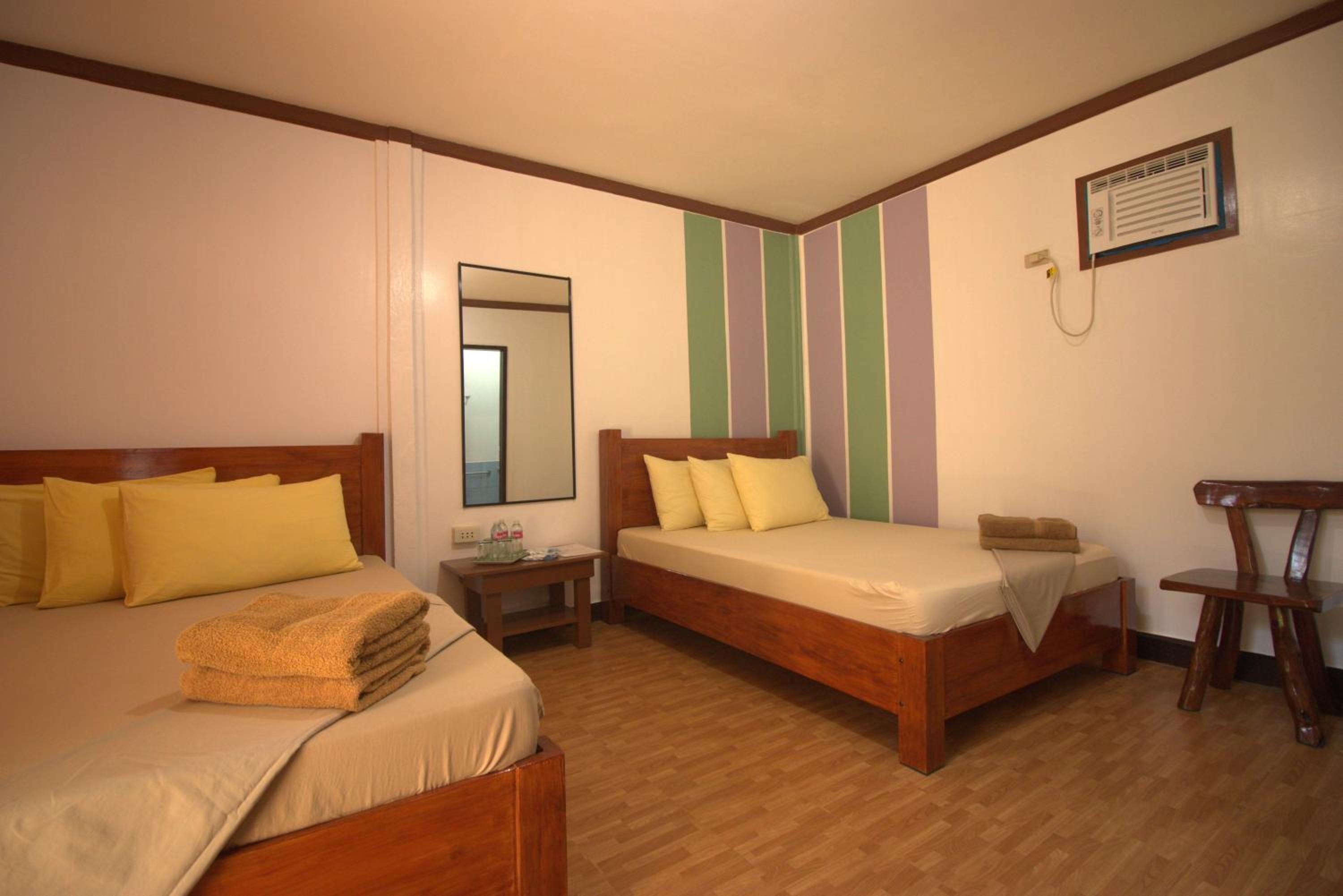 Quadruple Room - Photo 1