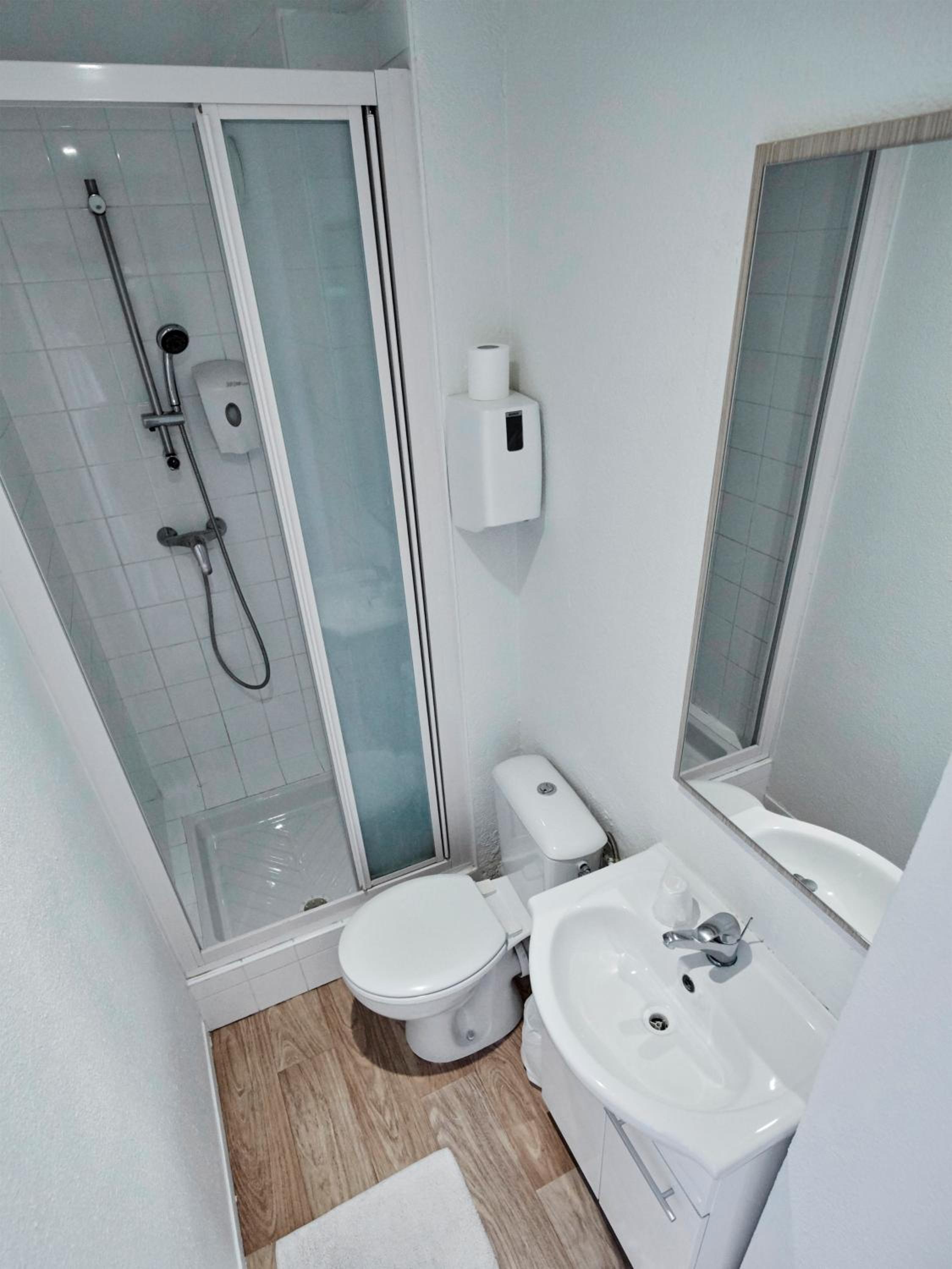 Double Room - Photo 5