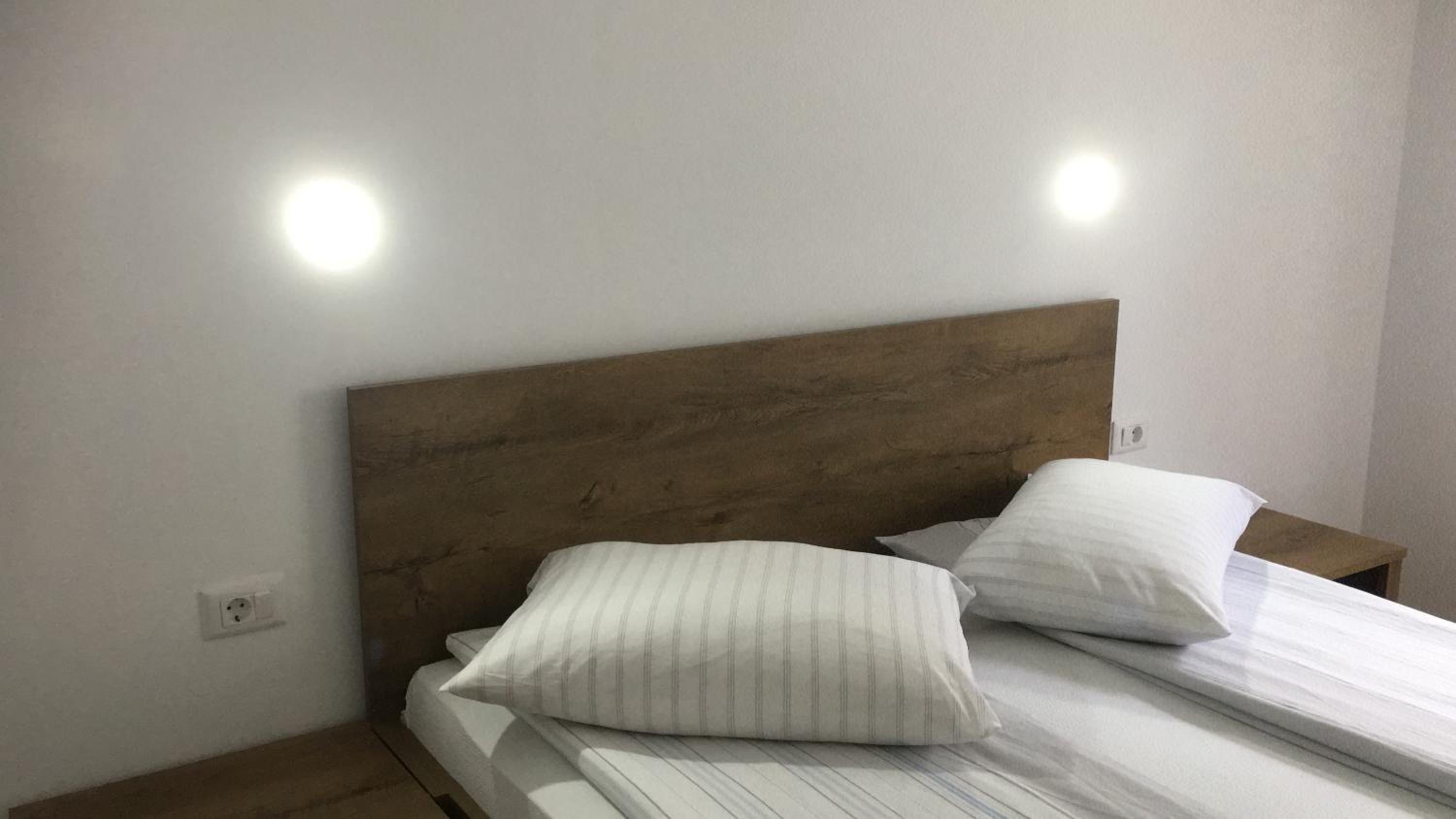 Double Room with Private Bathroom - Photo 13