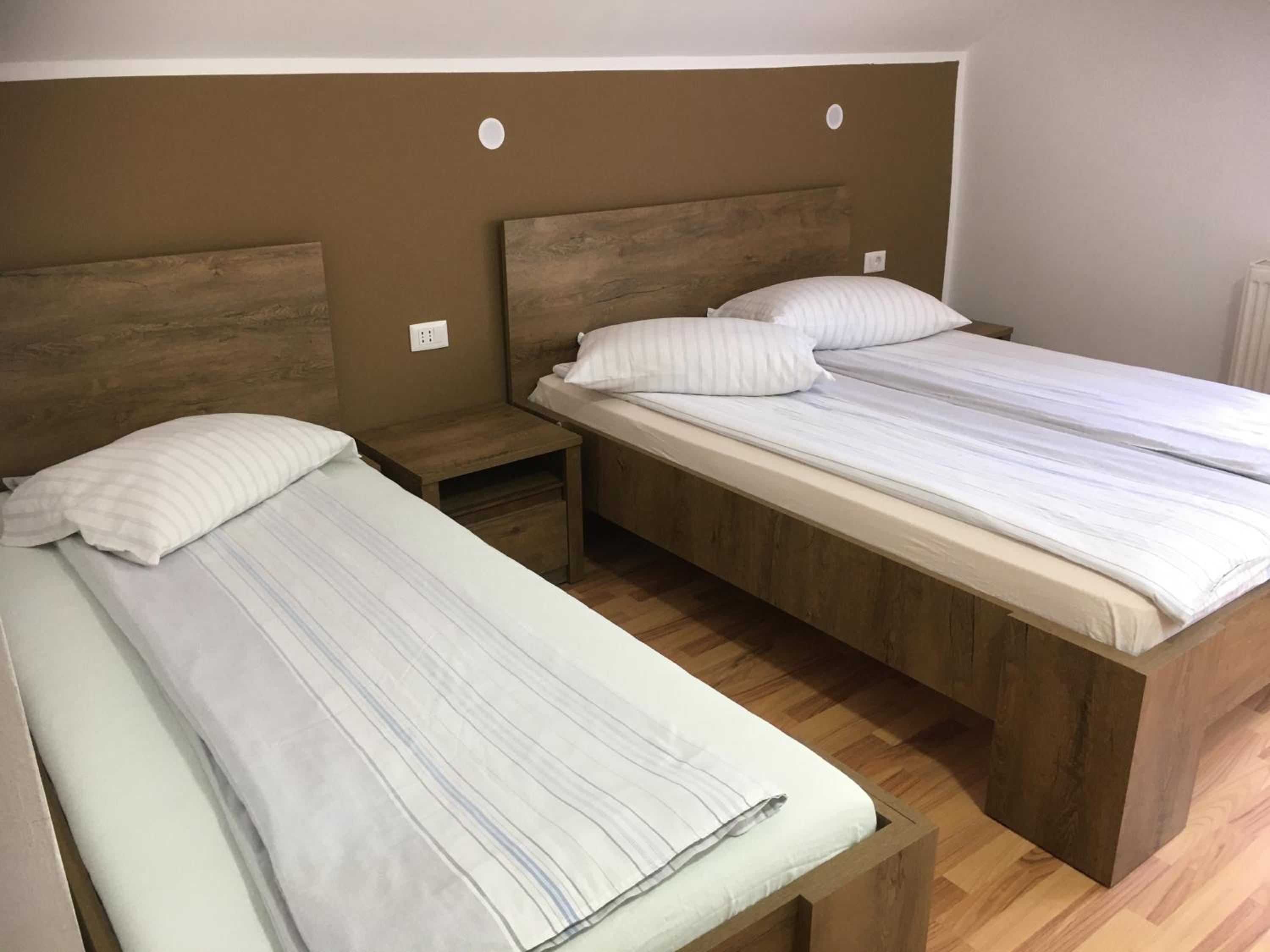 Triple Room with Private Bathroom - Photo 8
