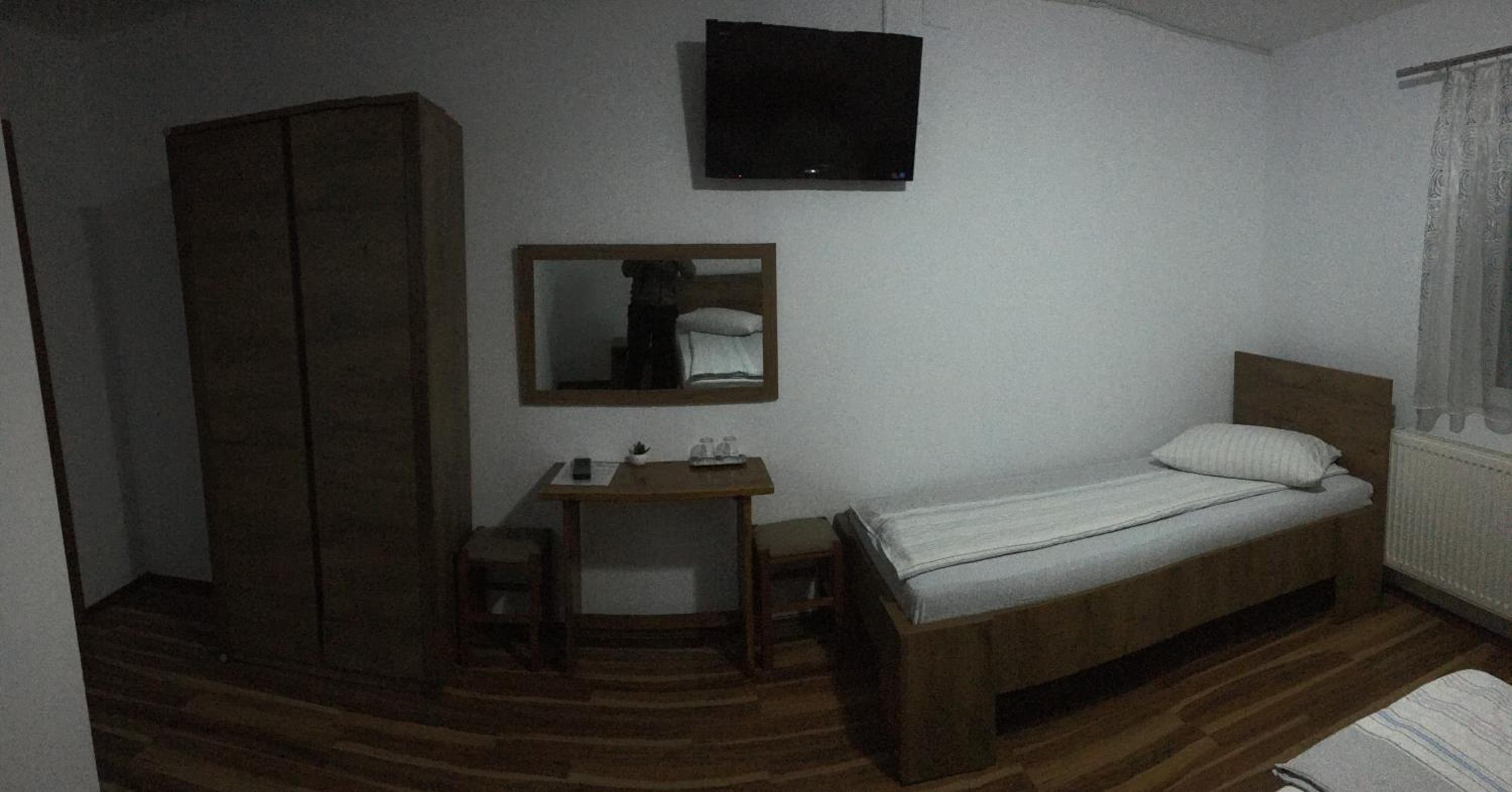 Triple Room with Private Bathroom - Photo 6