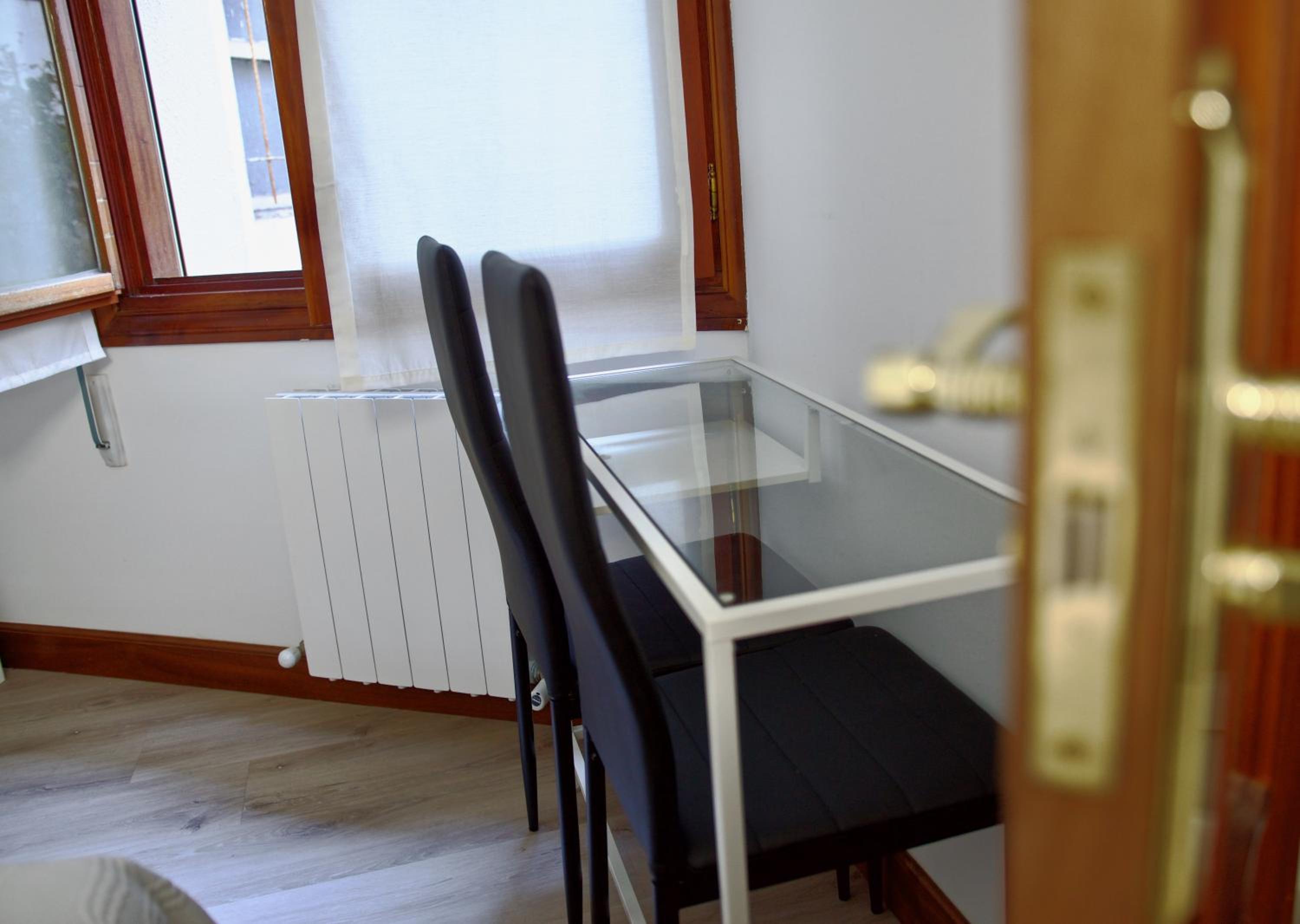 Twin Room - Photo 4