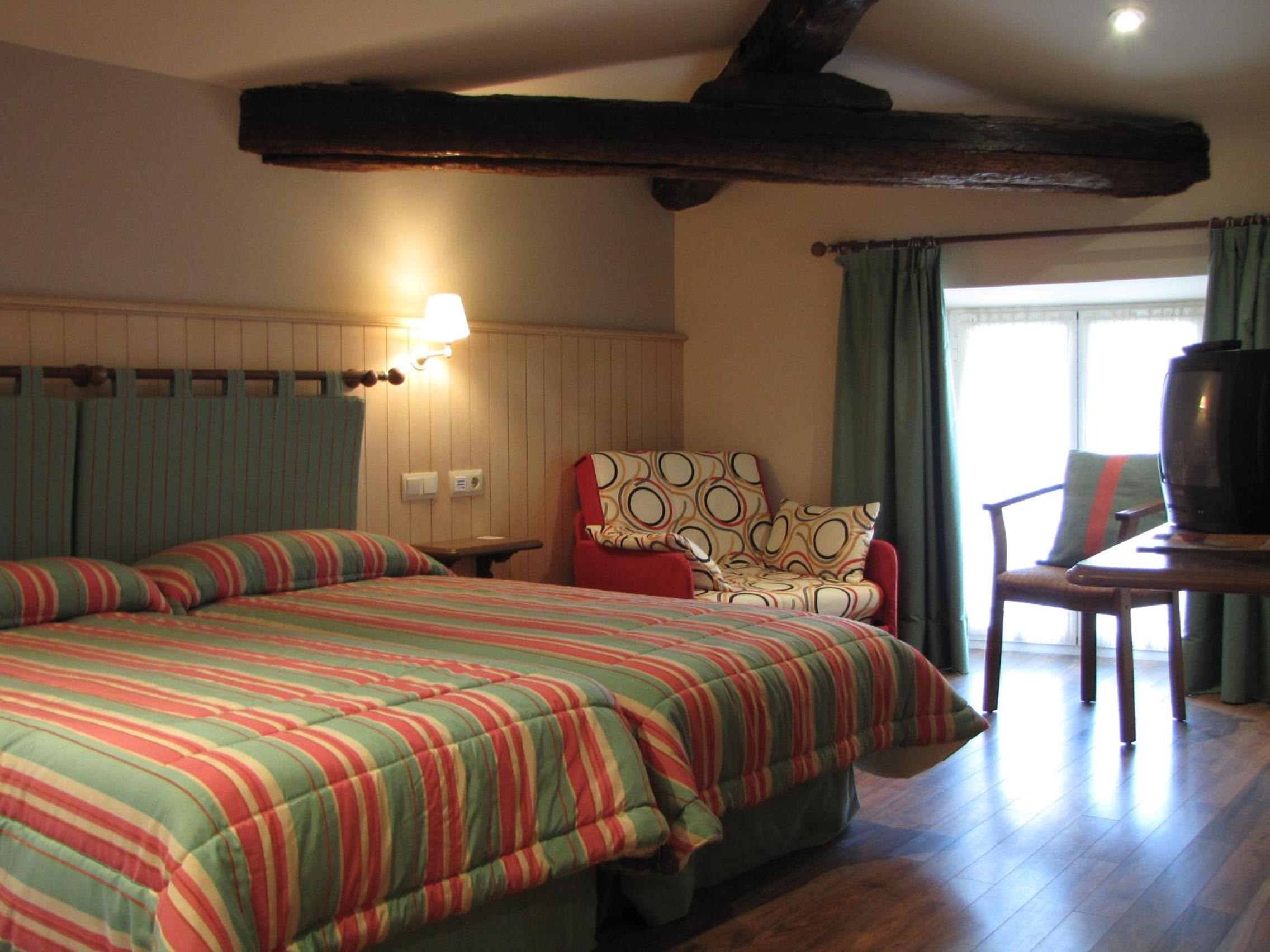 Double or Twin Room - Photo 6