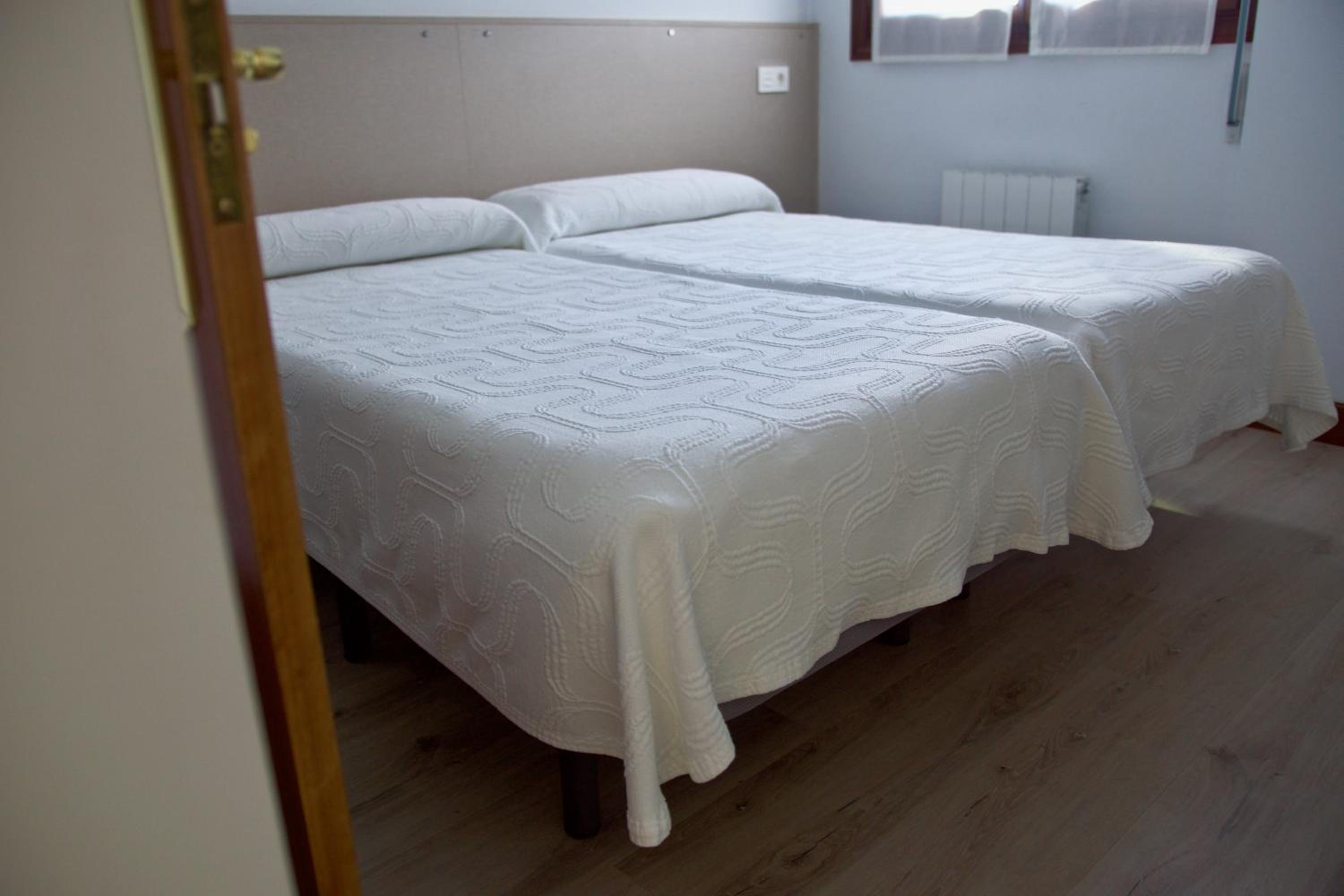 Twin Room - Photo 1